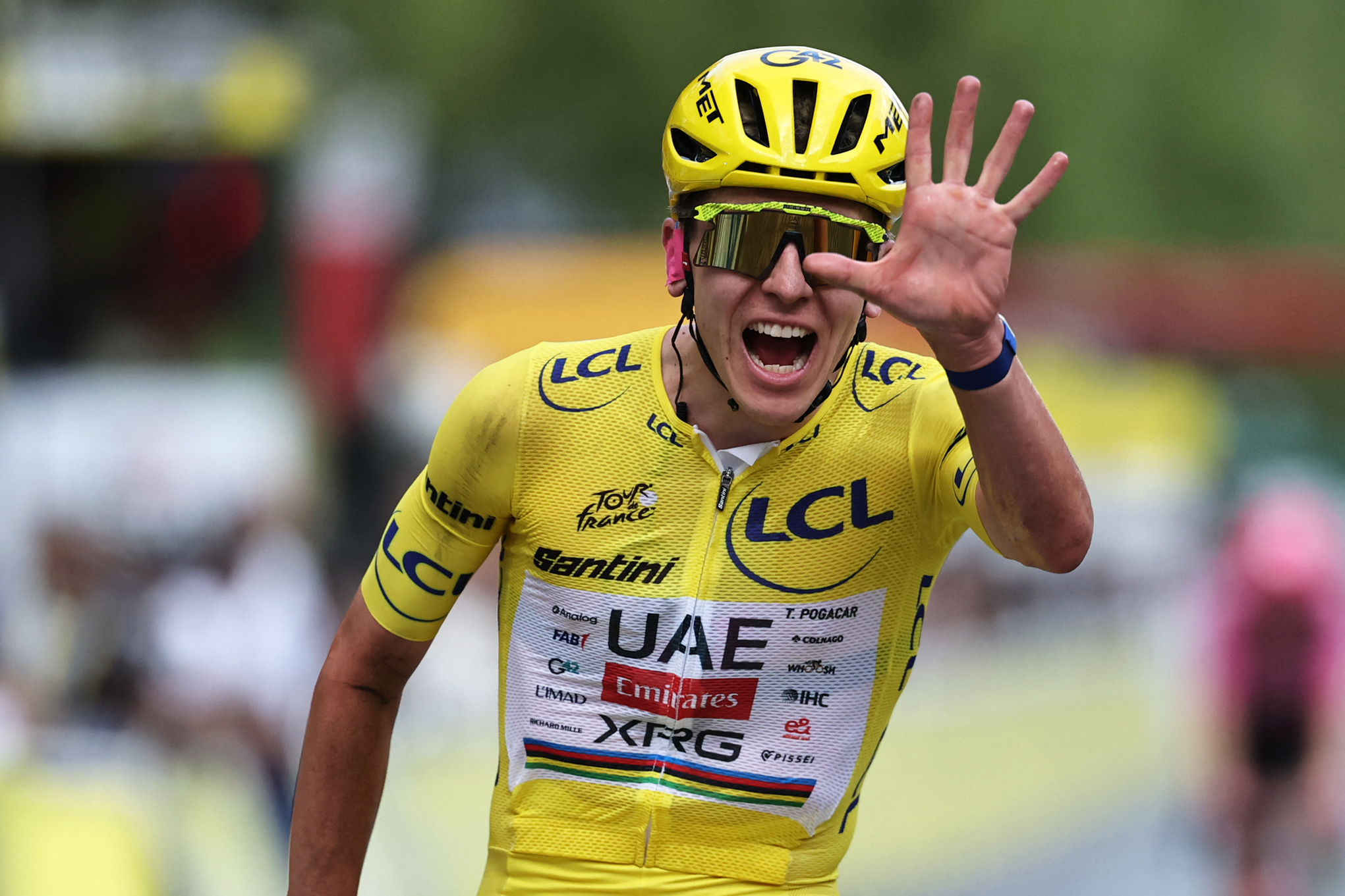 Tour de France: Tadej Pogacar feiert 5. Schlussvictoire, Van der Poel setzt sech zu Paräis duerch