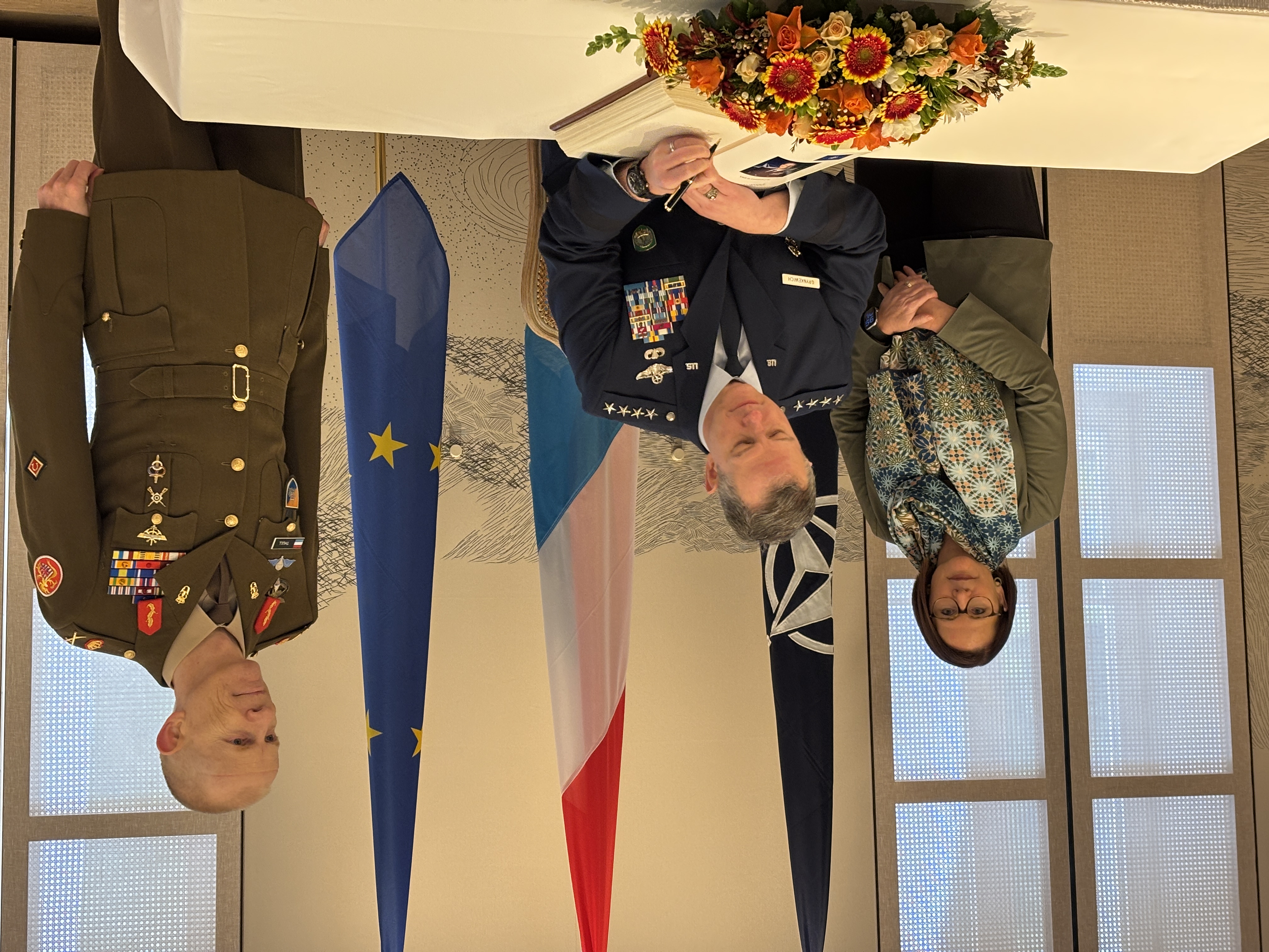 Besuch vum Alexus Grynkewich: Militäresch PR op héchstem Niveau