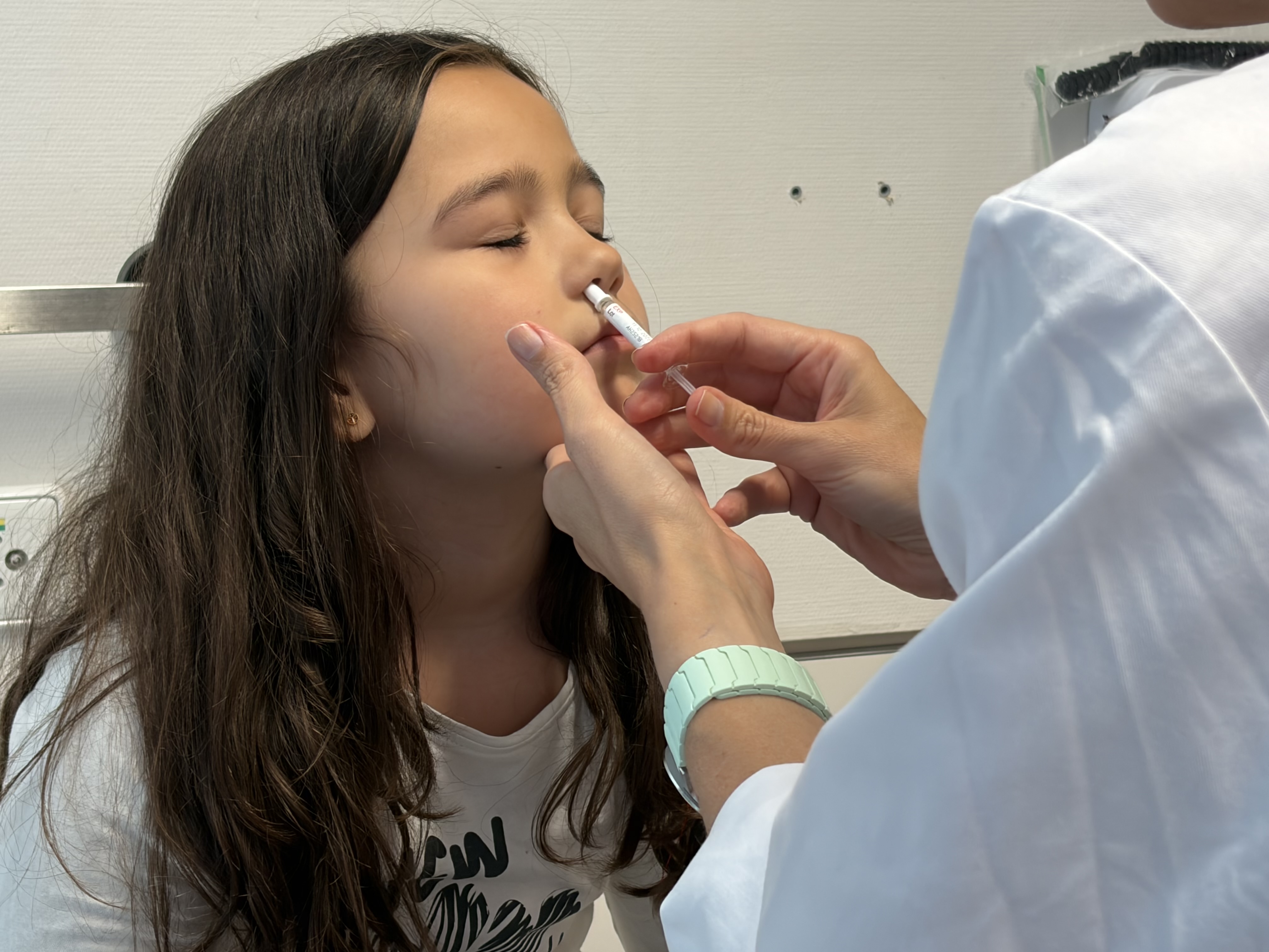 Nuese-Spray géint Gripp: Impfung fir Kanner elo och zu Lëtzebuerg disponibel