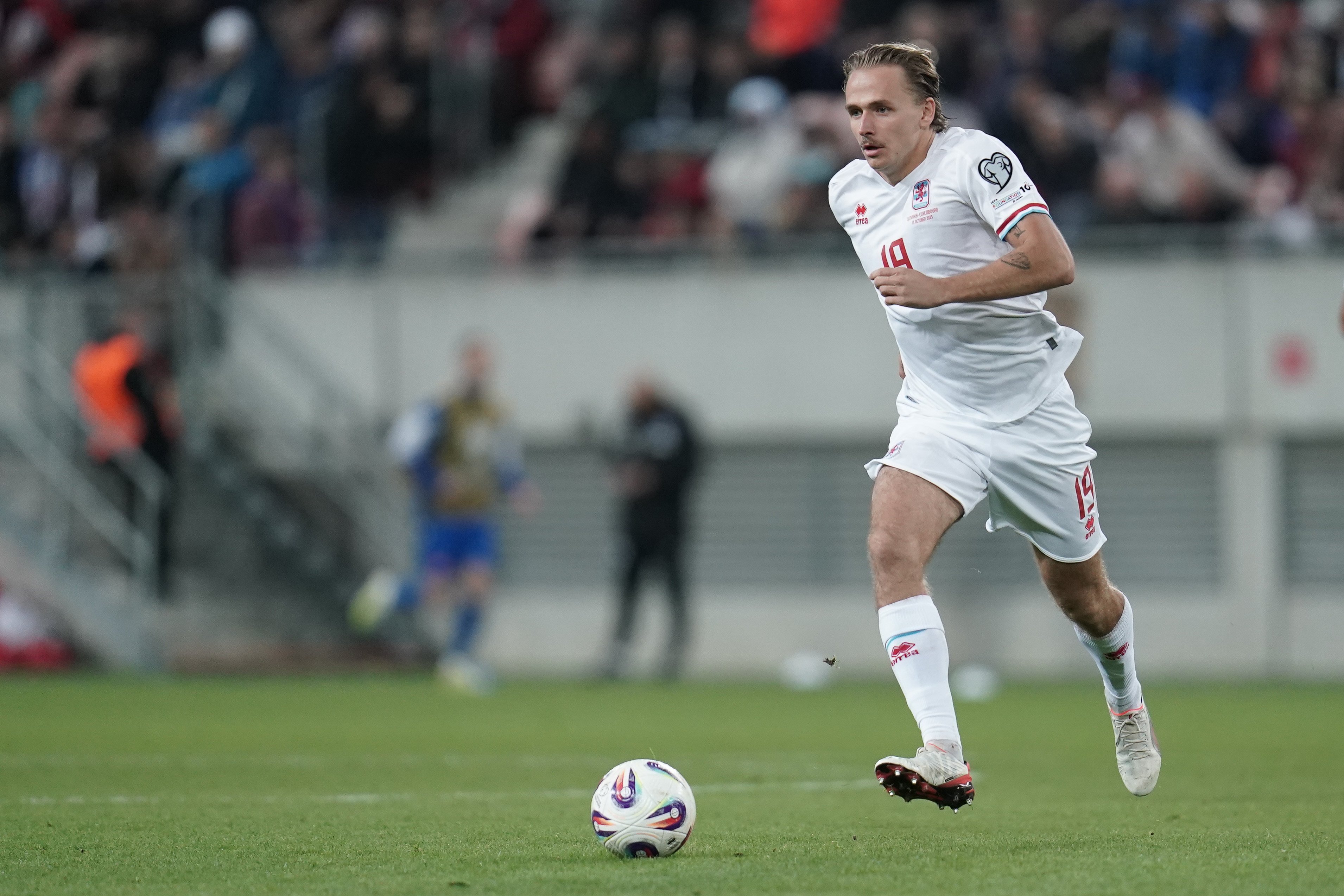 Lëtzebuerger Futtballer am Ausland: Mathias Olesen bei Remis vu Graz géint Altach wéinst Blessur ausgewiesselt