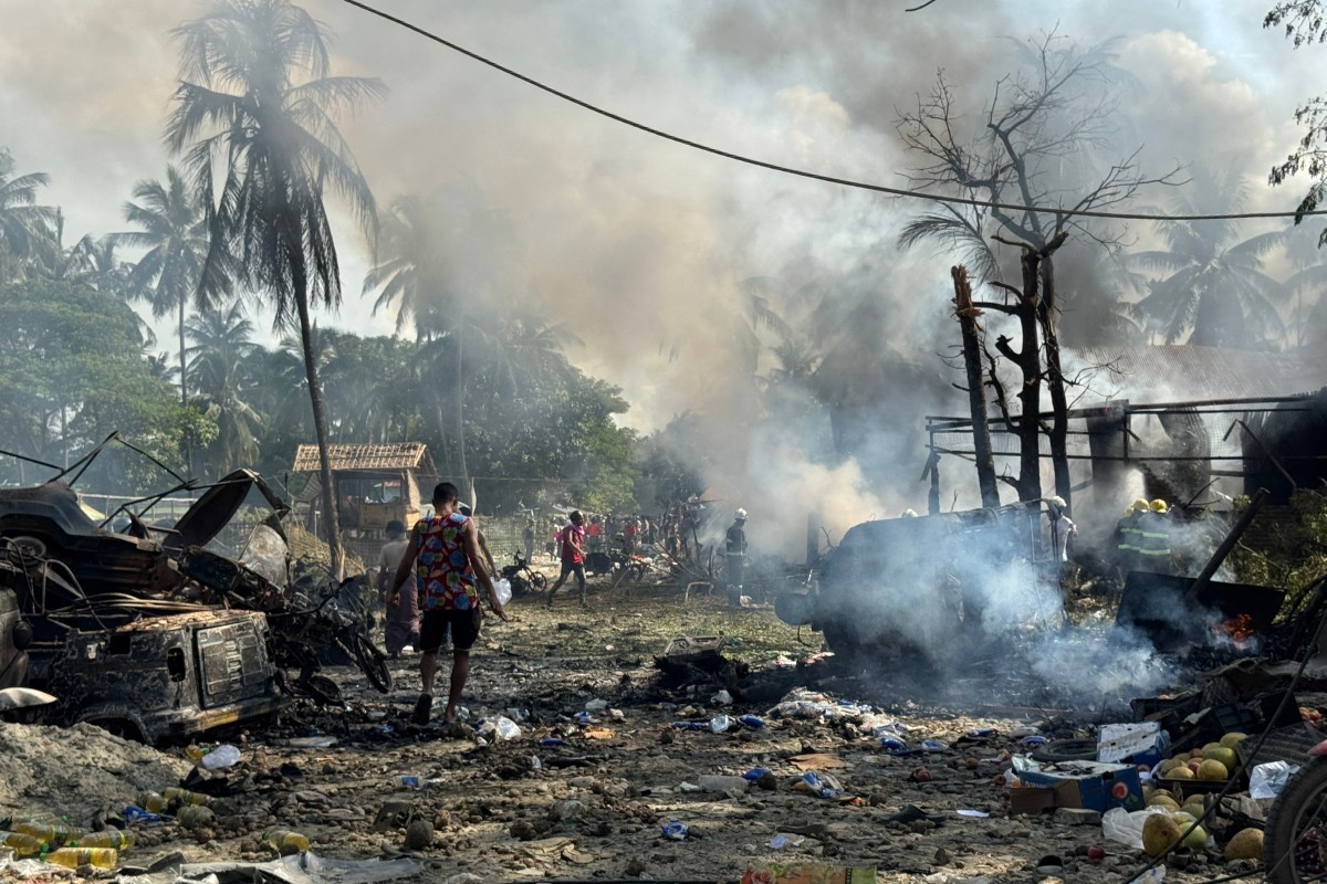Konflikt am Myanmar: Loftugrëff am Rakhaing fuerdert op d'mannst 33 Doudesaffer