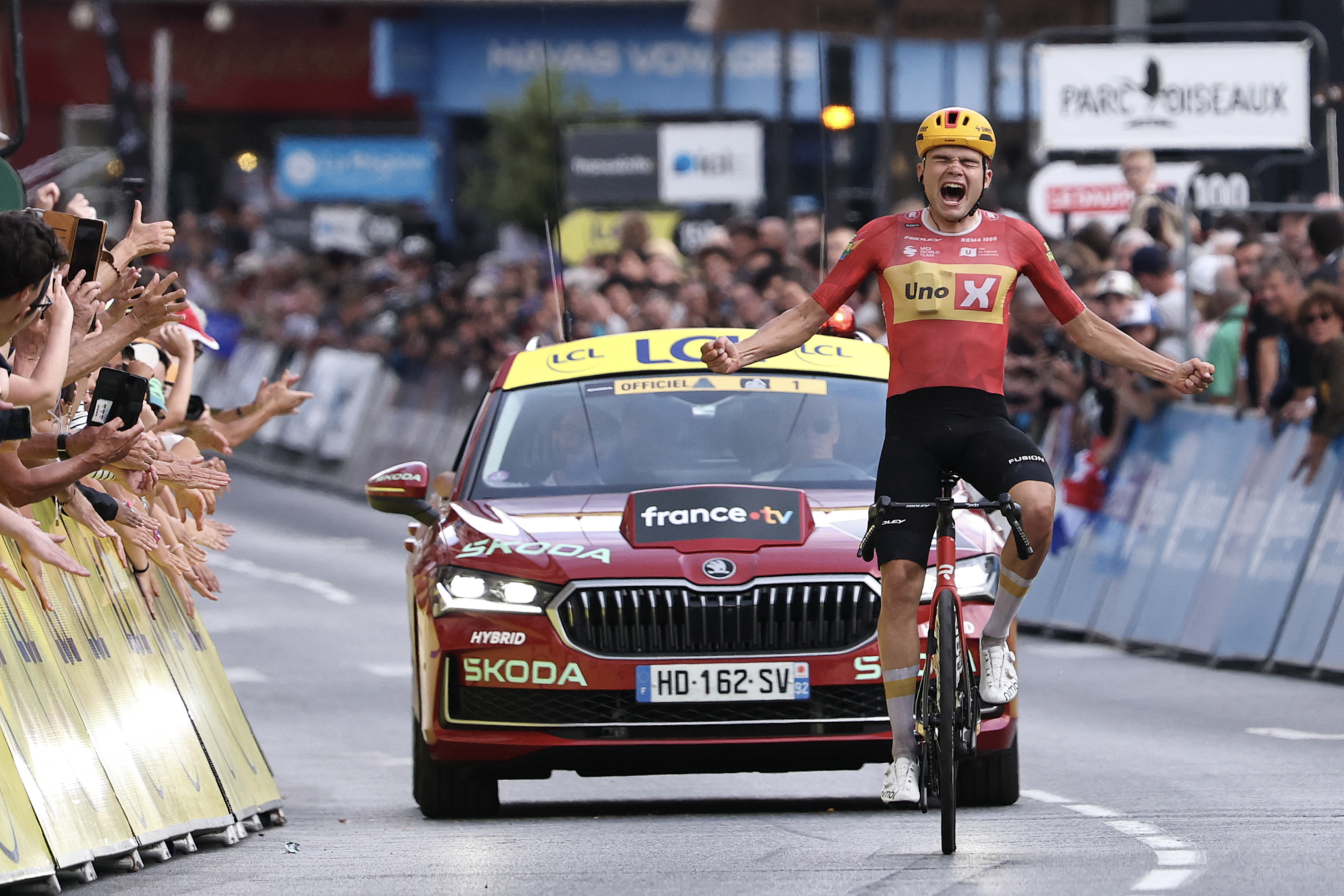 Vëlossport: Tour Auvergne-Rhône-Alpes: Anthon Charmig hëlt s