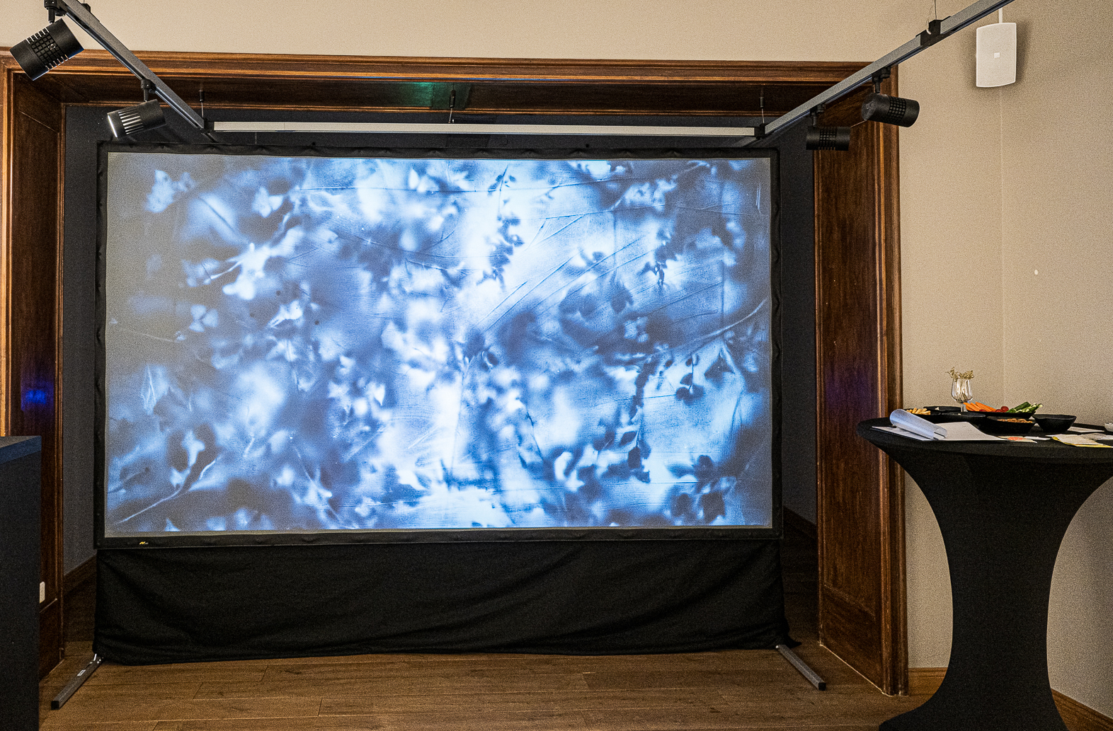 MOB-ART studio: Éischt Solo-Ausstellung vun der Tiffany Matos