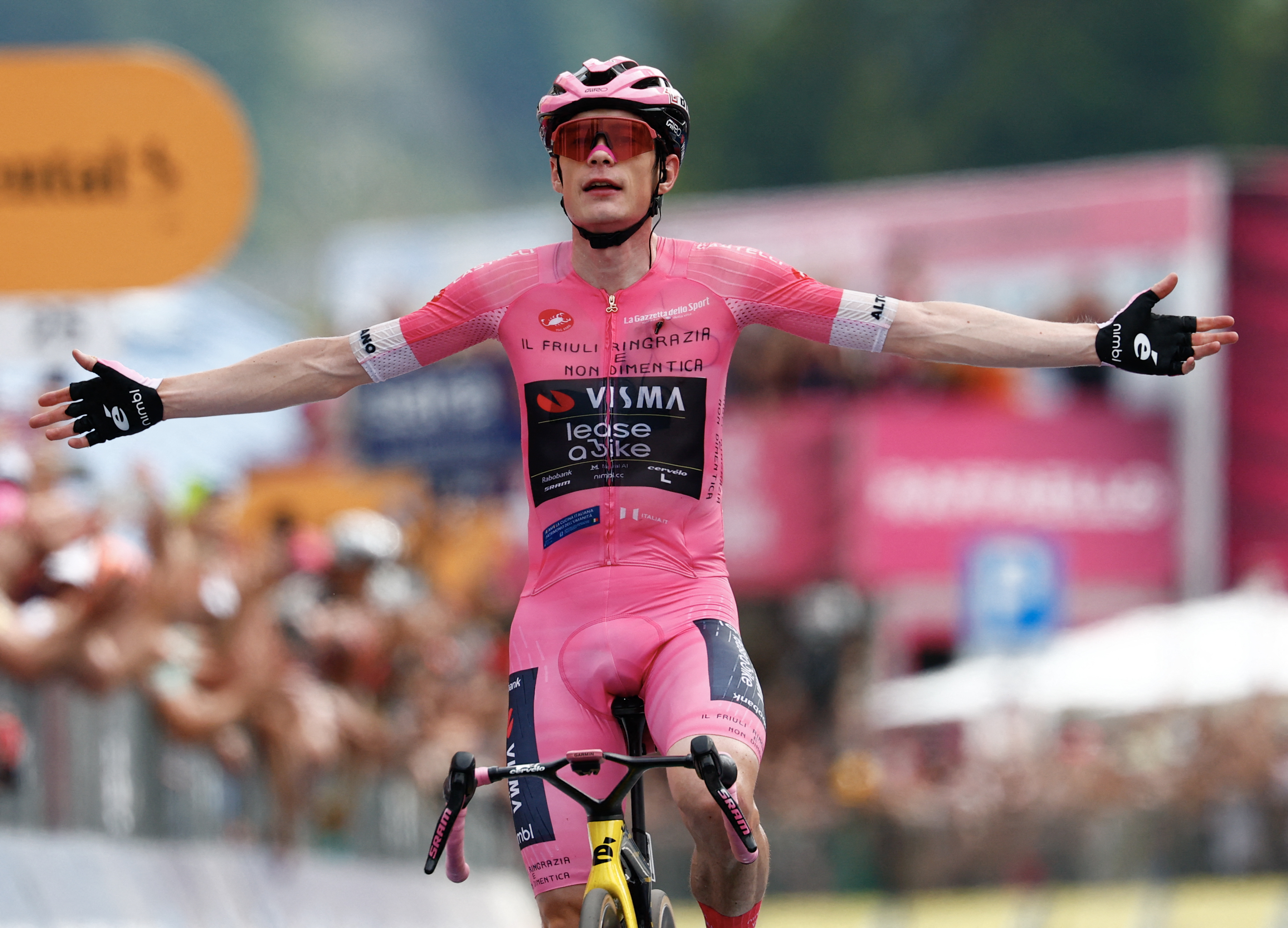 Giro d'Italia: 20. Etapp: Jonas Vingegaard och bei leschter Biergetapp net ze klappen