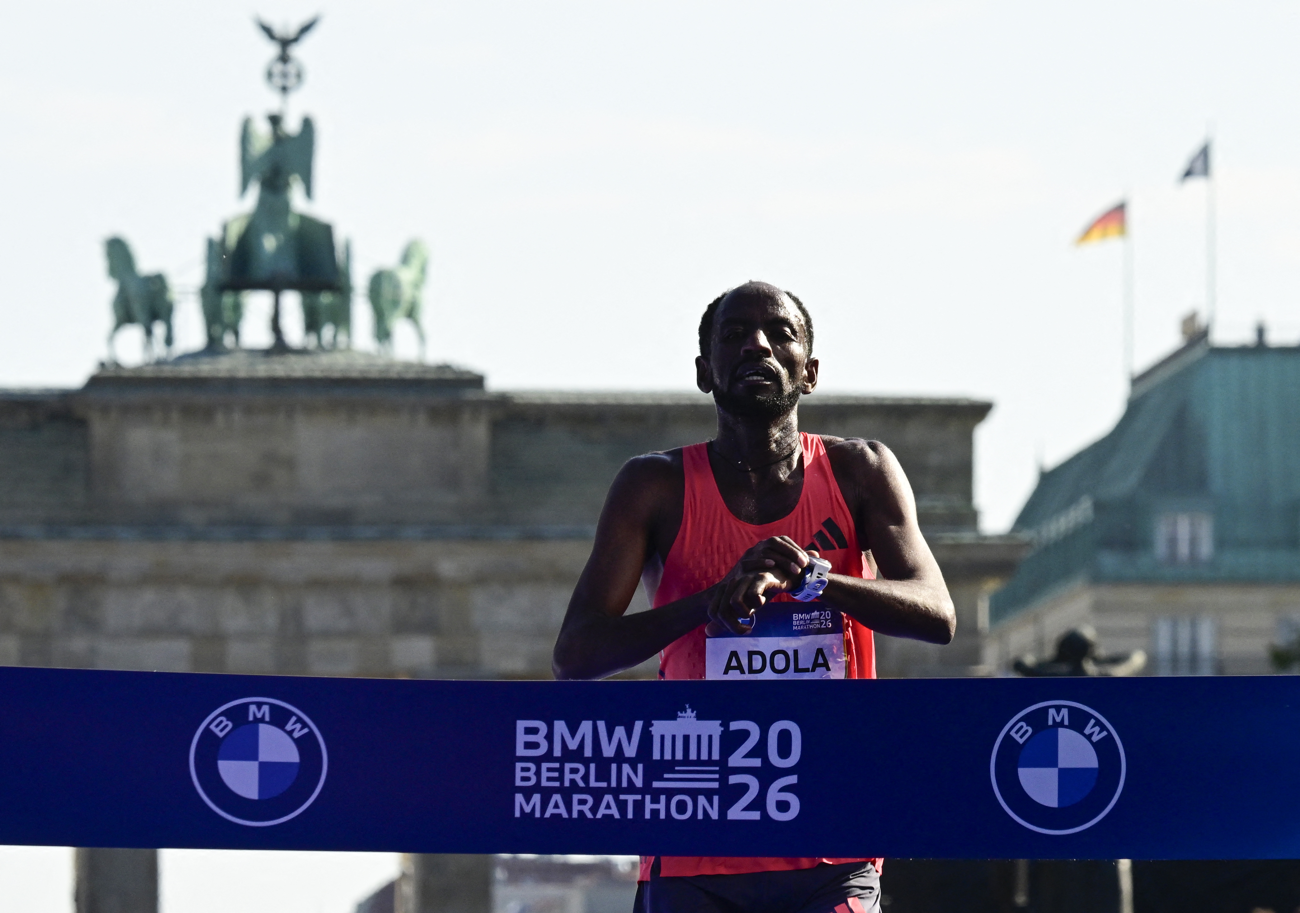 Marathon de Berlin: Guye Adola gagne en 2 heures et 2 minutes