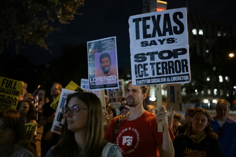 "J'ai encore la balle en moi": Témoignage de l'homme blessé par la police de l'immigration au Texas