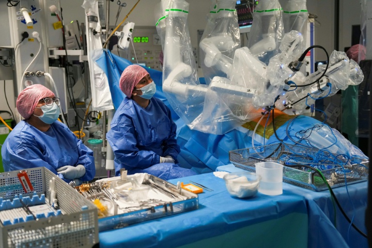 Médecine technologique: Former les "chirurgiens du futur" à l'utilisation de robots