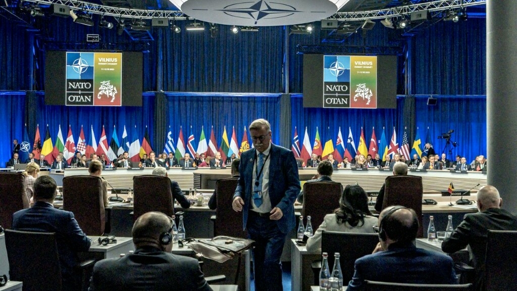 D'International Uerdnung an enger vu Konflikt gepräägter Zäit: Wéi gesinn d'Lëtzebuerger Parteien d'Roll vun NATO an UN?