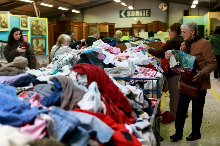 Vêtements de seconde main: Les boutiques solidaires "polluent cinq fois moins" que Vinted