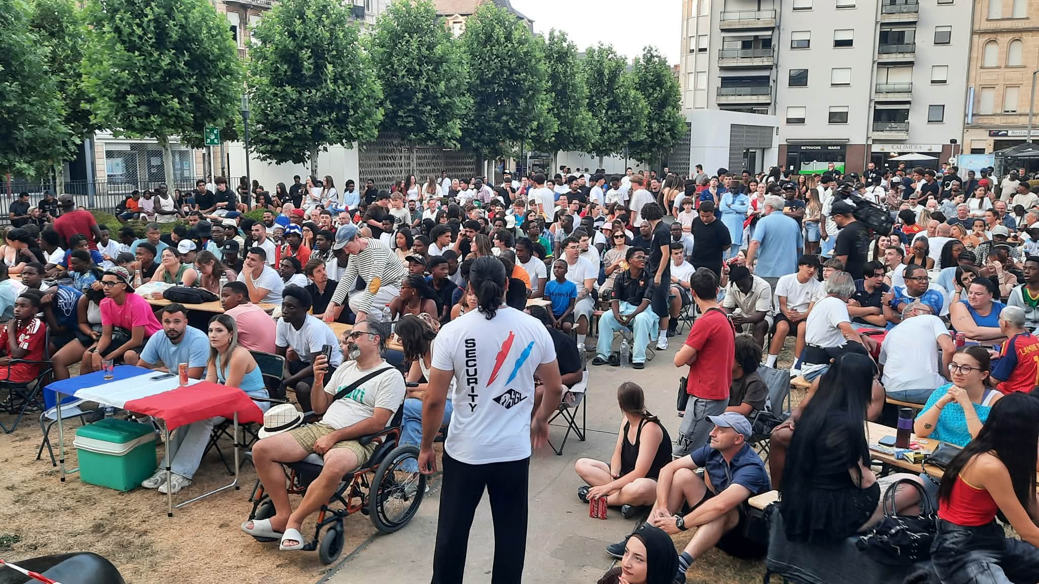 Public viewing à Esch:  "Le foot réunit les gens et ça fait plaisir"