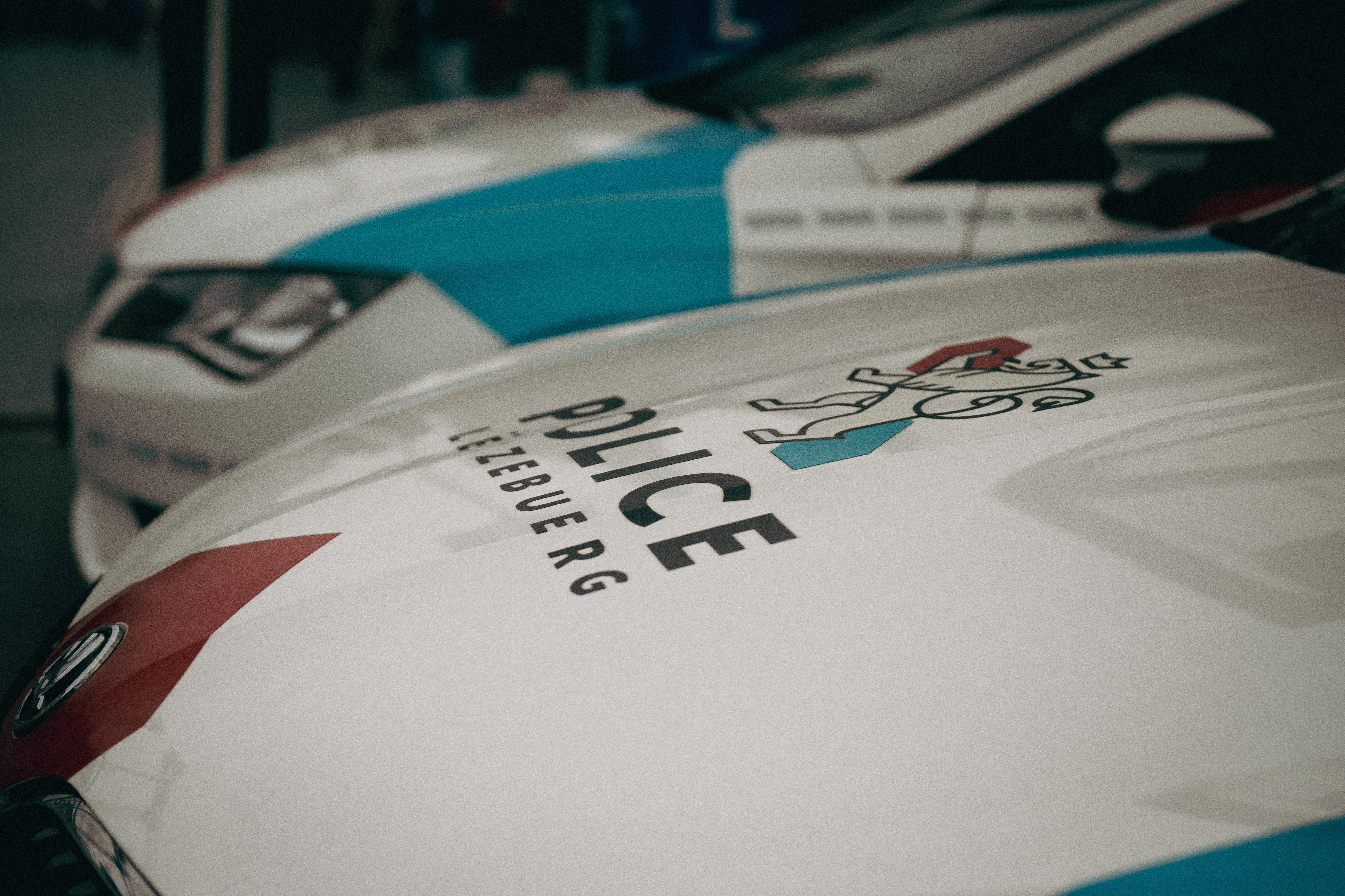 CR102: Déidlechen Accident tëscht Mamer a Kielen, Auto a Bam gerannt, Chauffer dout op der Plaz