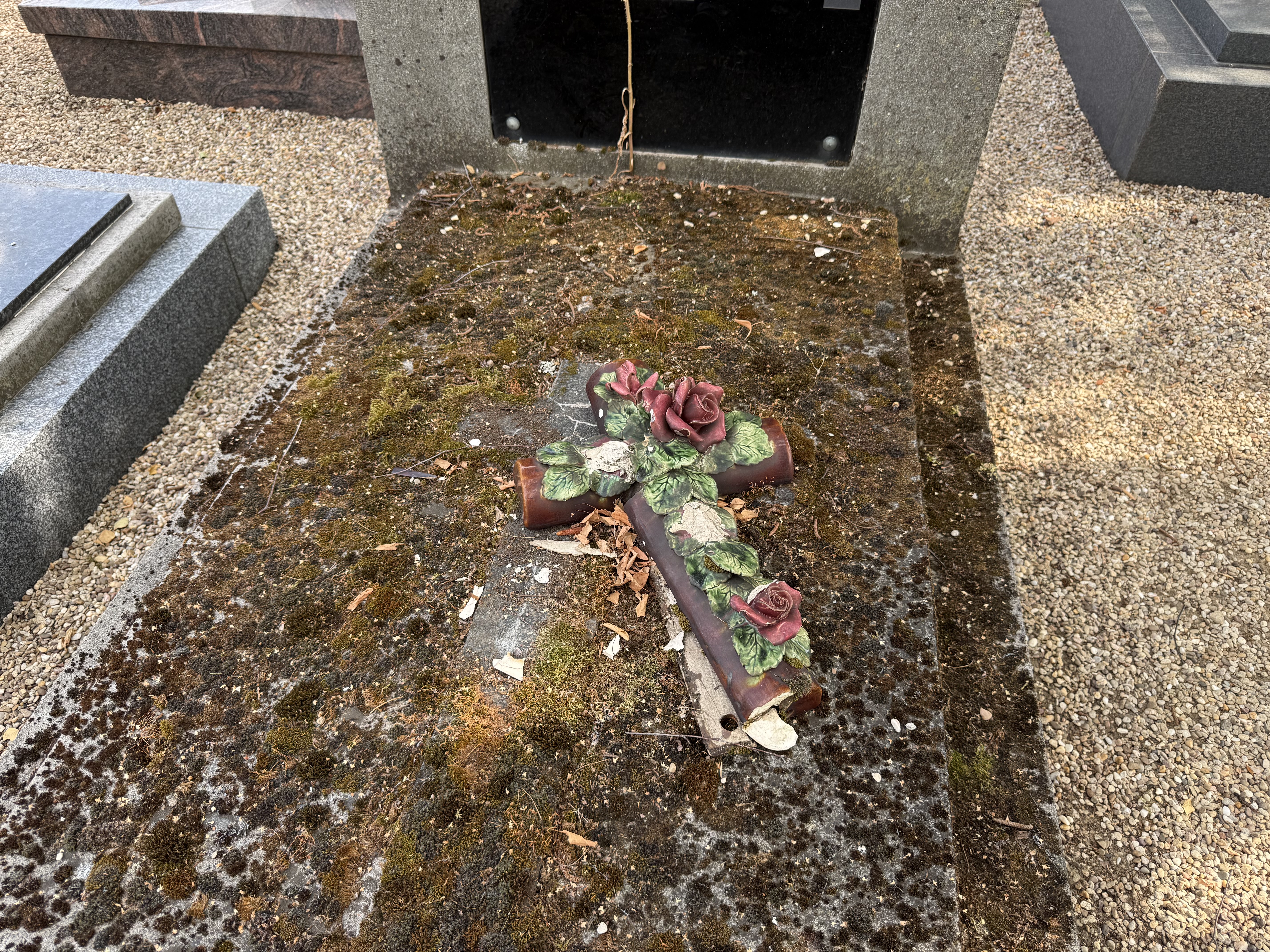 Entre le 26 et le 27 juin: 110 tombes dégradées au cimetière de Hollerich