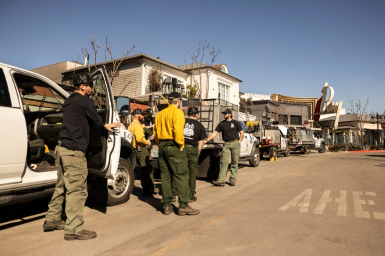 Ashes and ruin: Private firefighters highlight wealth divide in ruined ...