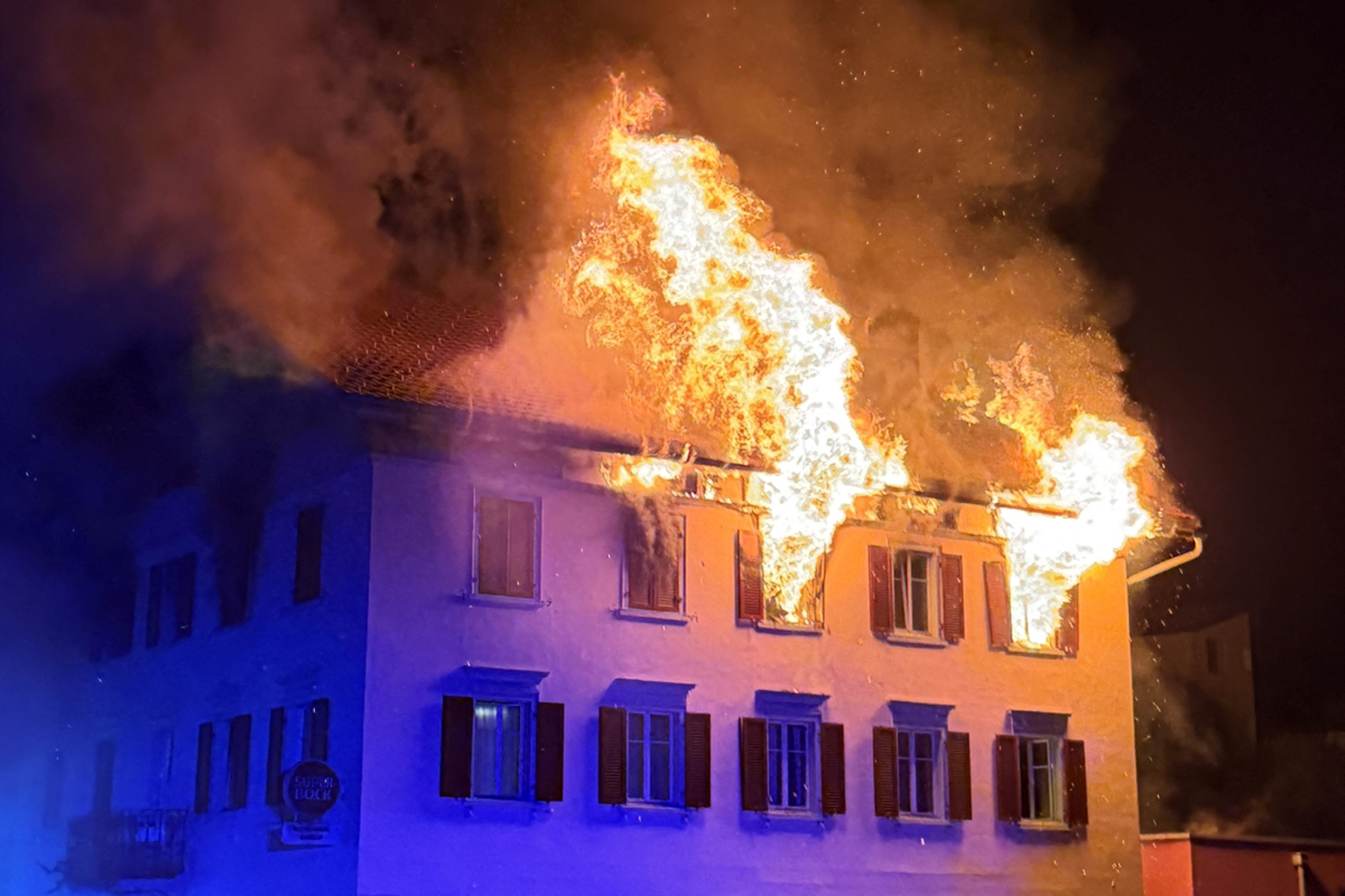Suisse: Cinq disparus et huit blessés dans l'incendie d'un immeuble d'habitation