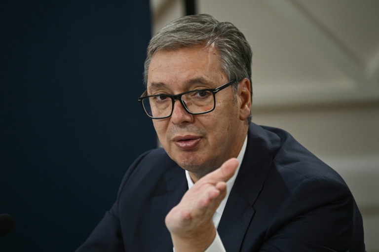 Wee fräi fir eege Kandidatur bei Neiwalen: Serbesche President Aleksandar Vucic trëtt zréck
