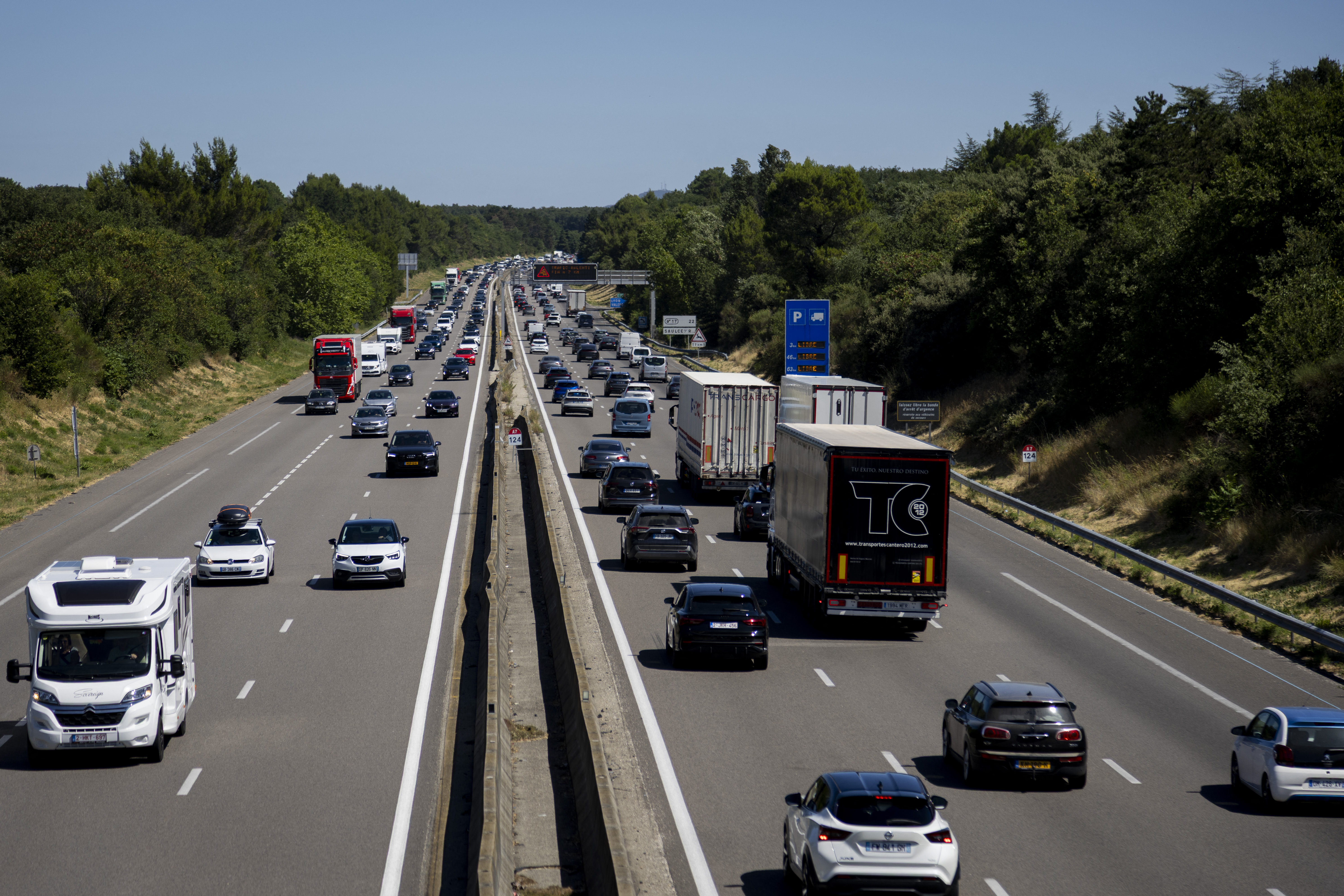 Départs en vacances: Plus de 900 km de bouchons sur fond de canicule en France