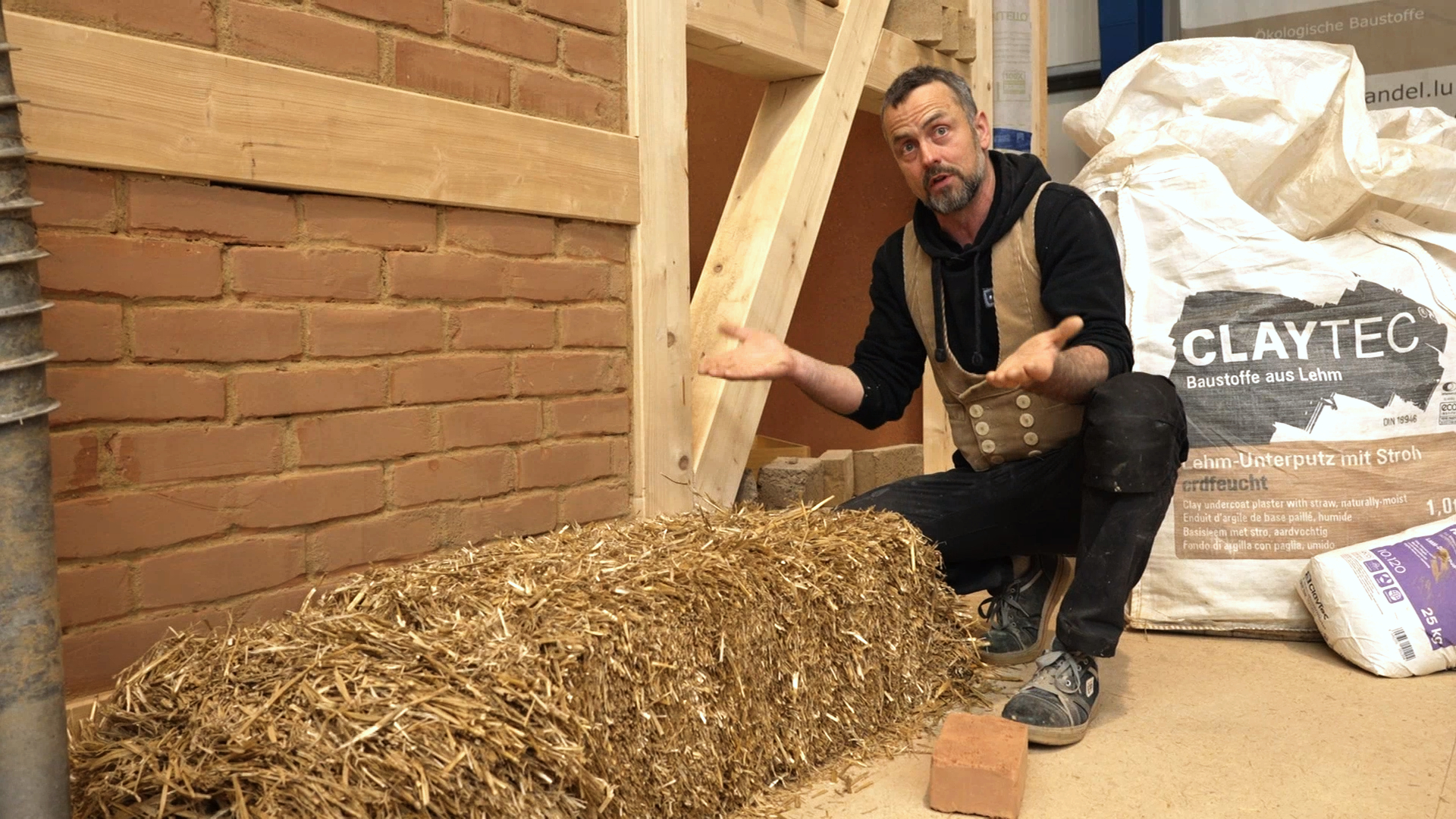 'Completely crazy': Luxembourg man builds his own house – from straw