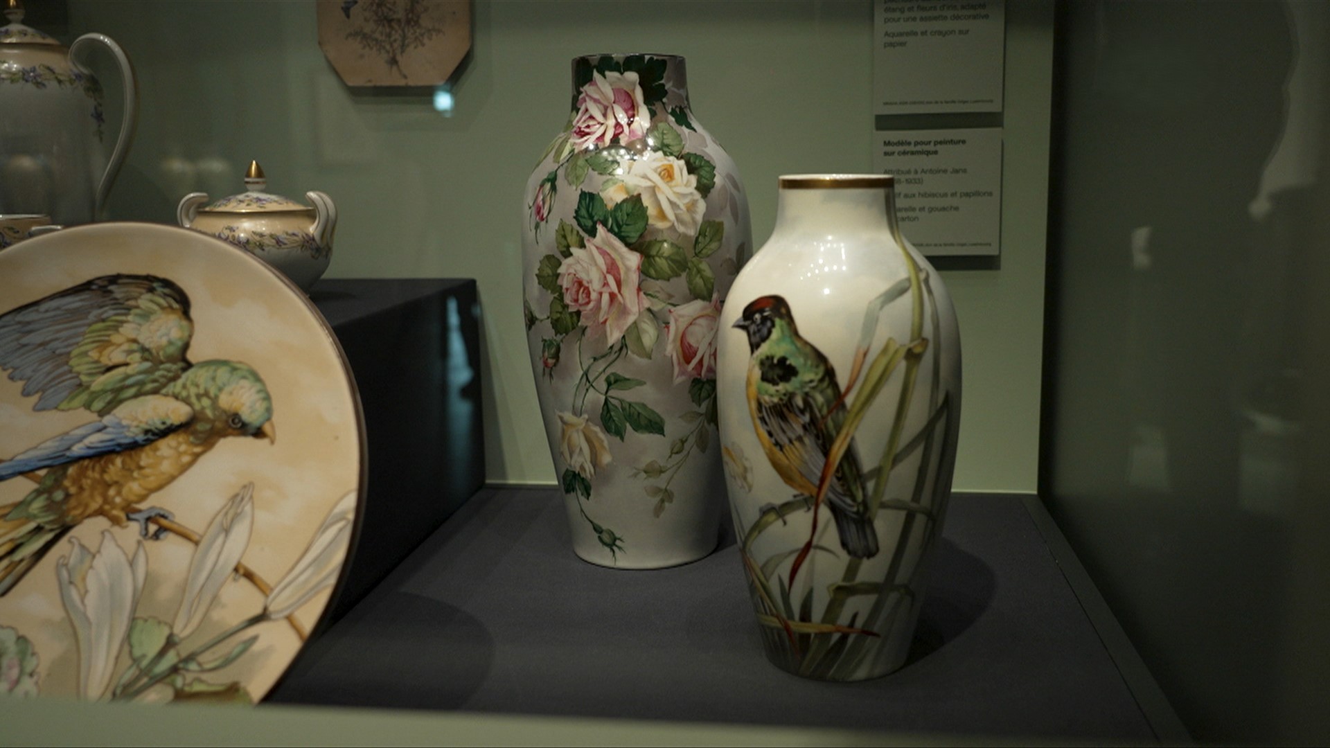 Eng Expo am Jugendstil: "Vu Lilien a Linnen" am Nationalmusée hëlt de Betruechter mat op eng Rees an d'Wänn vum 19. op d'20. Joerhonnert