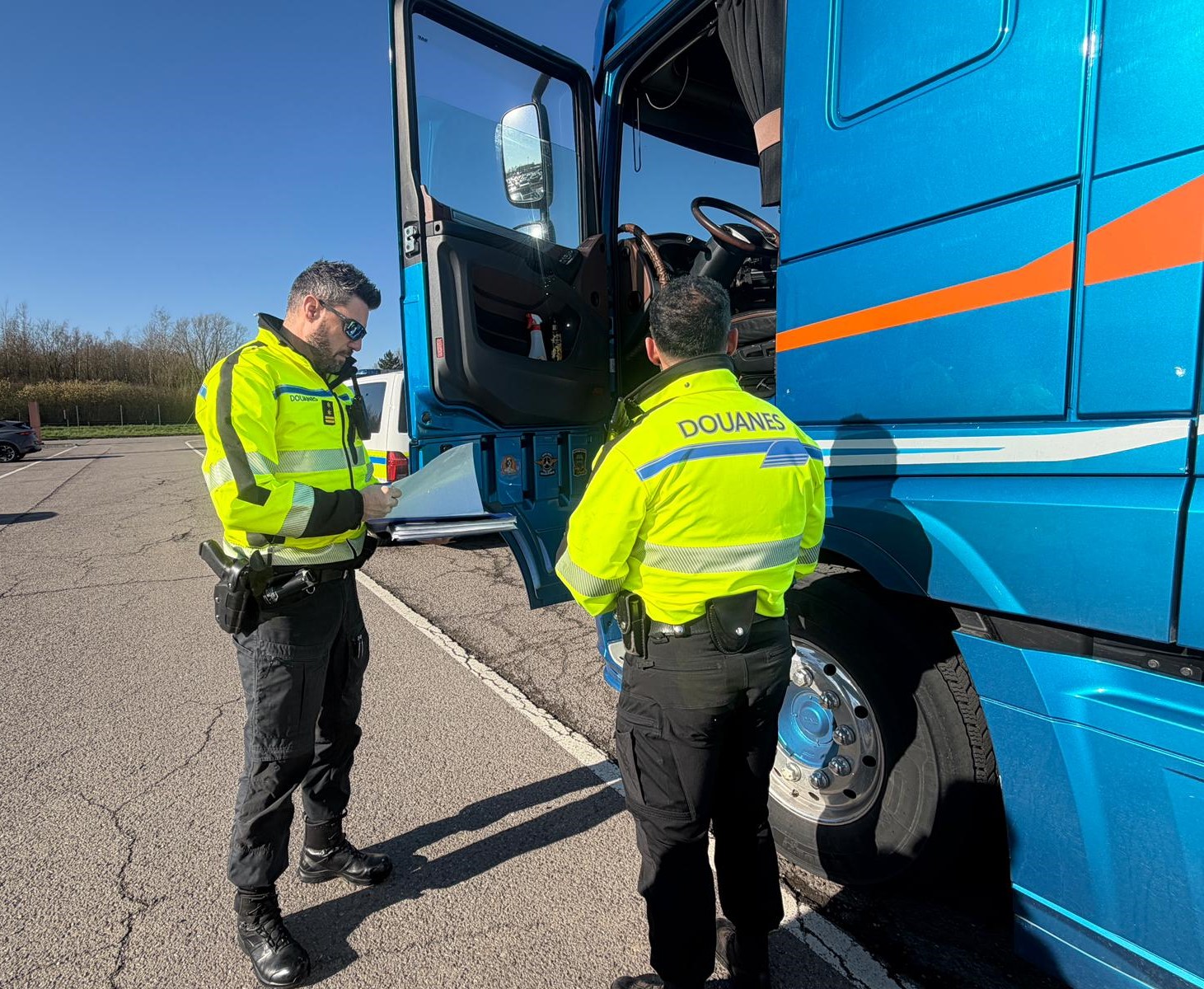 Dausende Camionen all Dag: Hannert de Kulisse vun der Douane, wou d'Stroossesécherheet Prioritéit huet
