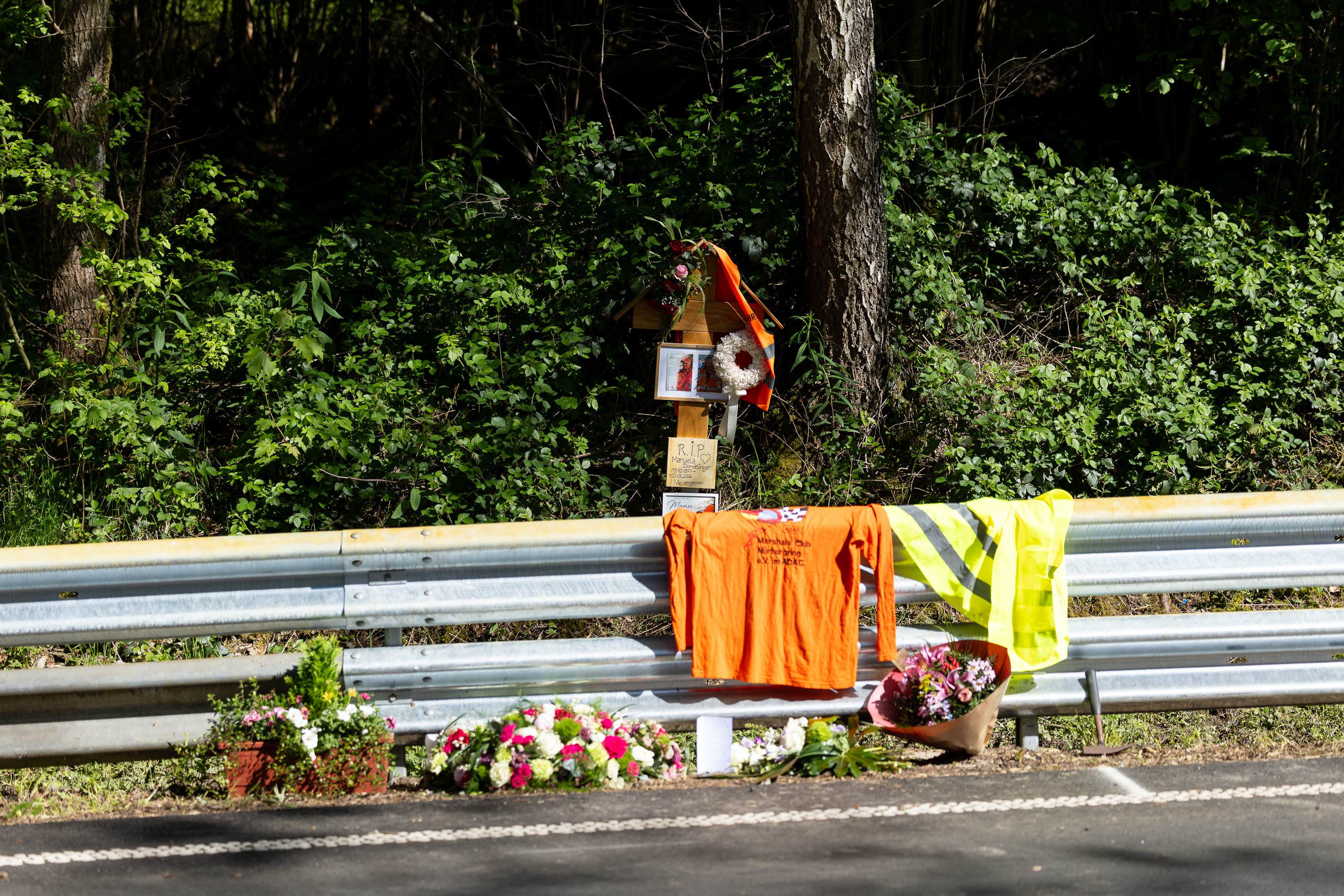 Eng Woch nom déidlechen Accident: Gedenkfeier fir d’Manu Dondelinger zu Eschduerf