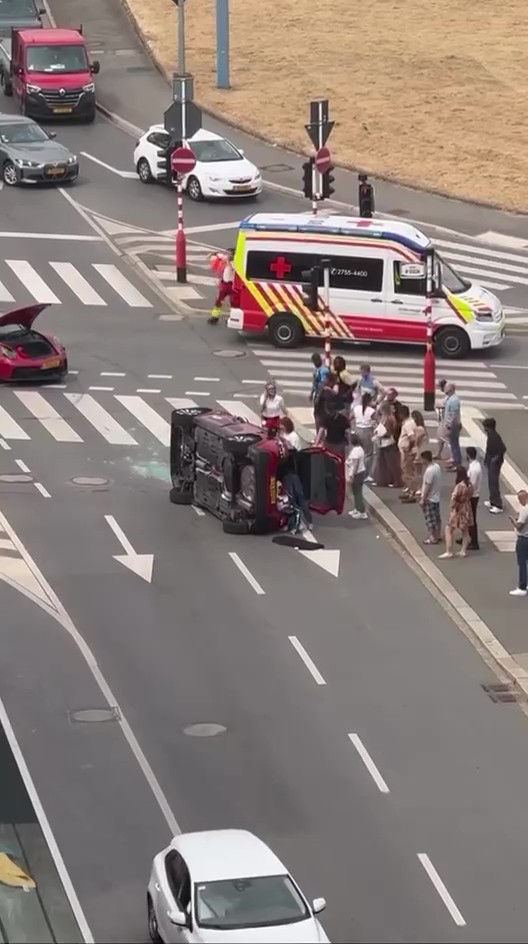 2 Autoen am Coup: 3 Blesséierter bei Accident an der Hollerecher Strooss an der Stad