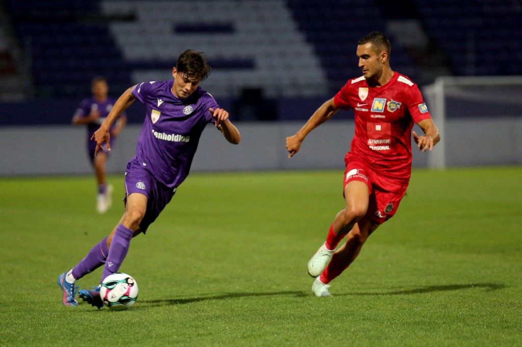 Lëtzebuerger Futtballer am Ausland: Carlson wënnt mat St. Pölten, Bastia verpasst wichteg Punkte géint Amiens a Moris spillt mat Al Khaleej just gläich