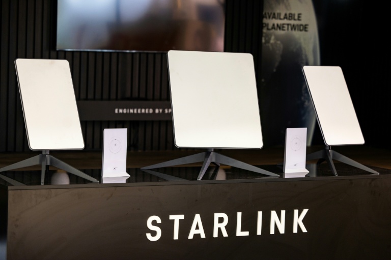 "Une concurrence déloyale": En Polynésie française, les antennes Starlink interdites... mais très utilisées