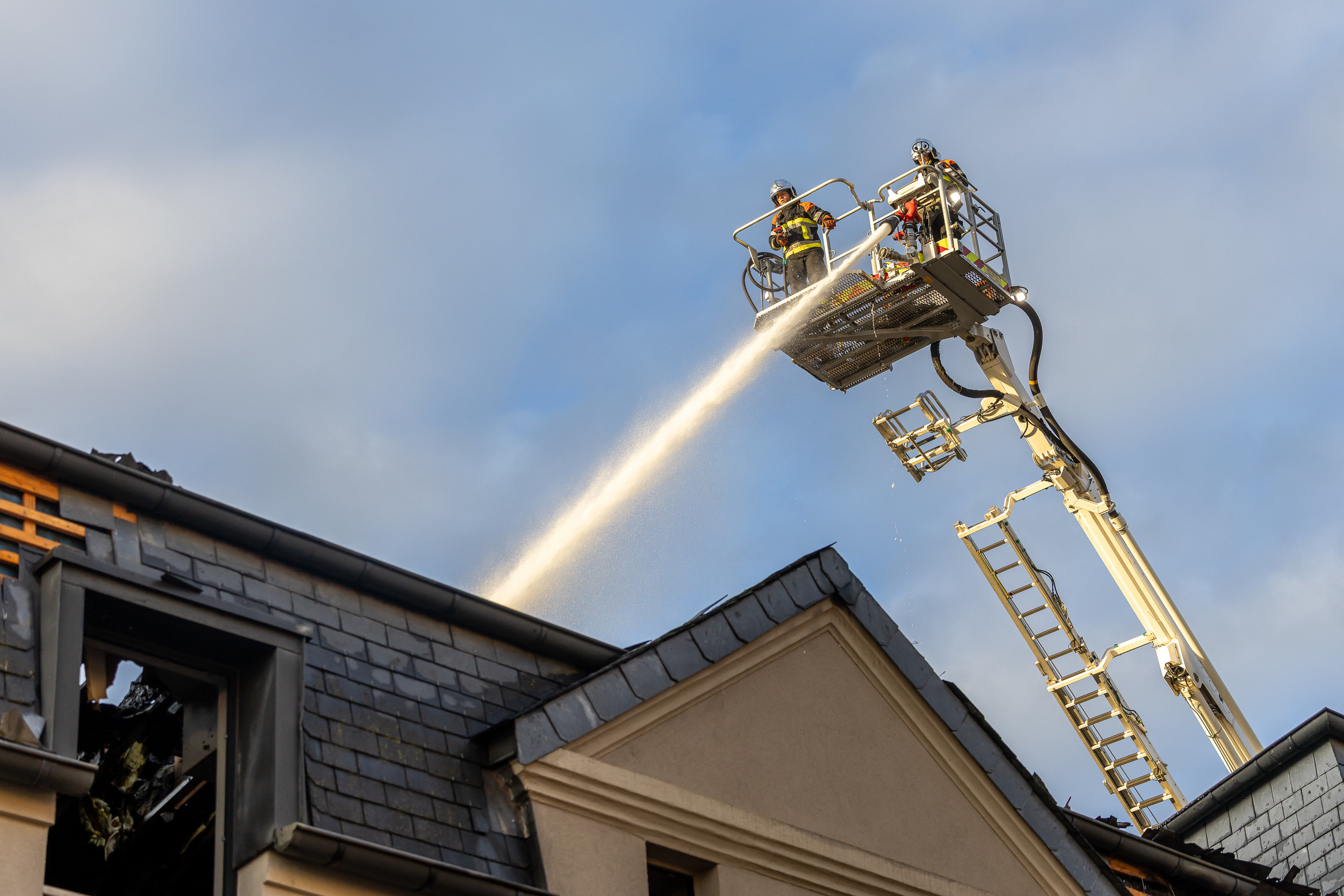 Update – one person arrested: Four injured in late-night fire at Belvaux hotel-restaurant