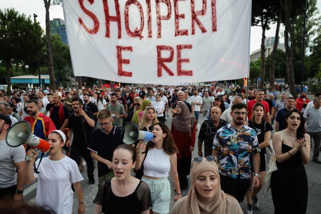 Projet vum Trump-Eedem Jared Kushner: Eskalatioune bei Maniff géint Hotel an Naturschutzgebitt zu Tirana an Albanien