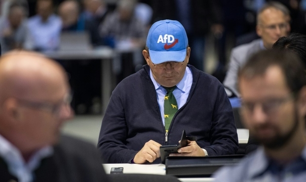 ZDF-Politbarometer: CDU-SPD géife Majoritéit verléieren, AfD wier stäerkste Kraaft an Däitschland