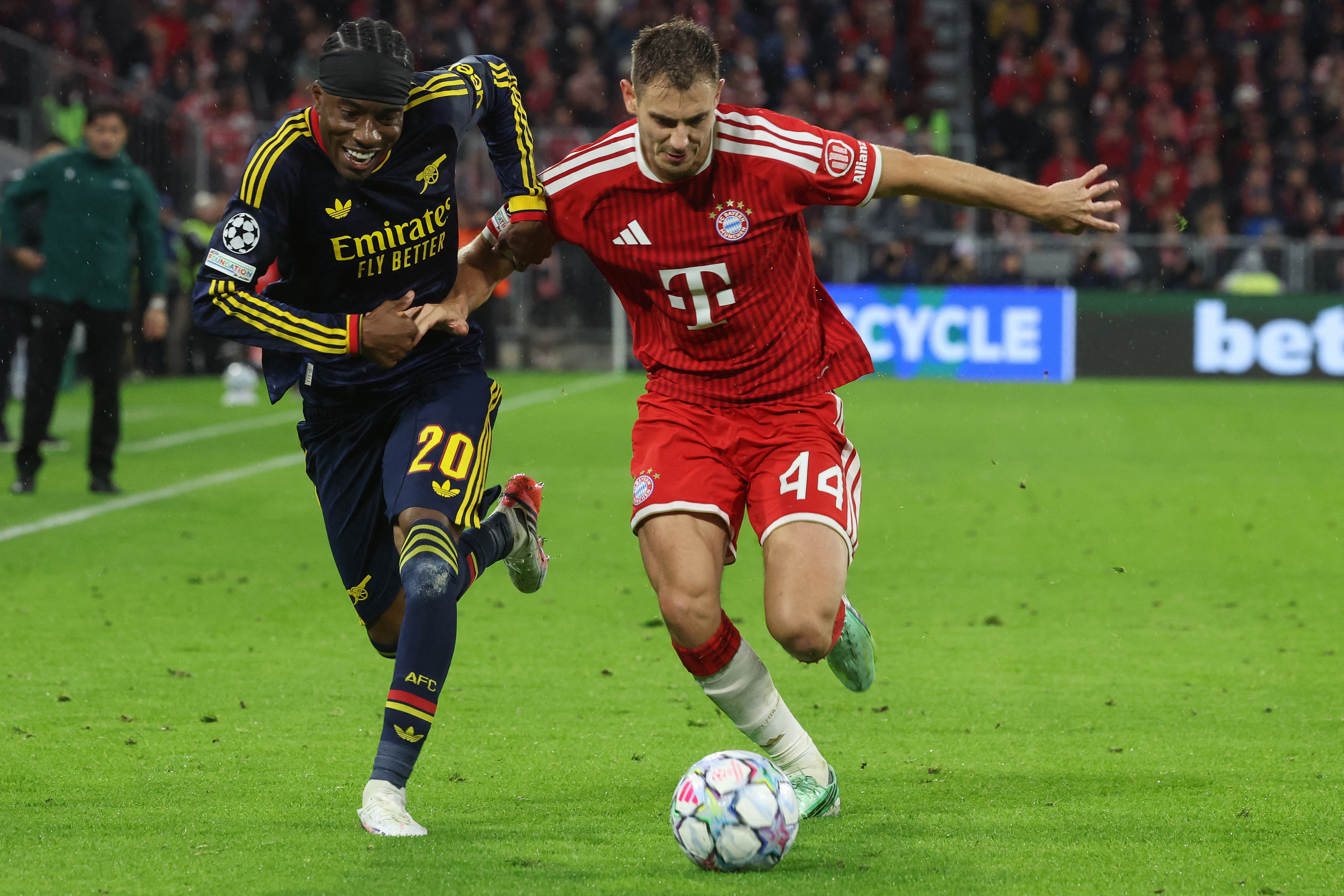 Champions League: Bayern an Arsenal spille gläich, Como deklasséiert ManUnited