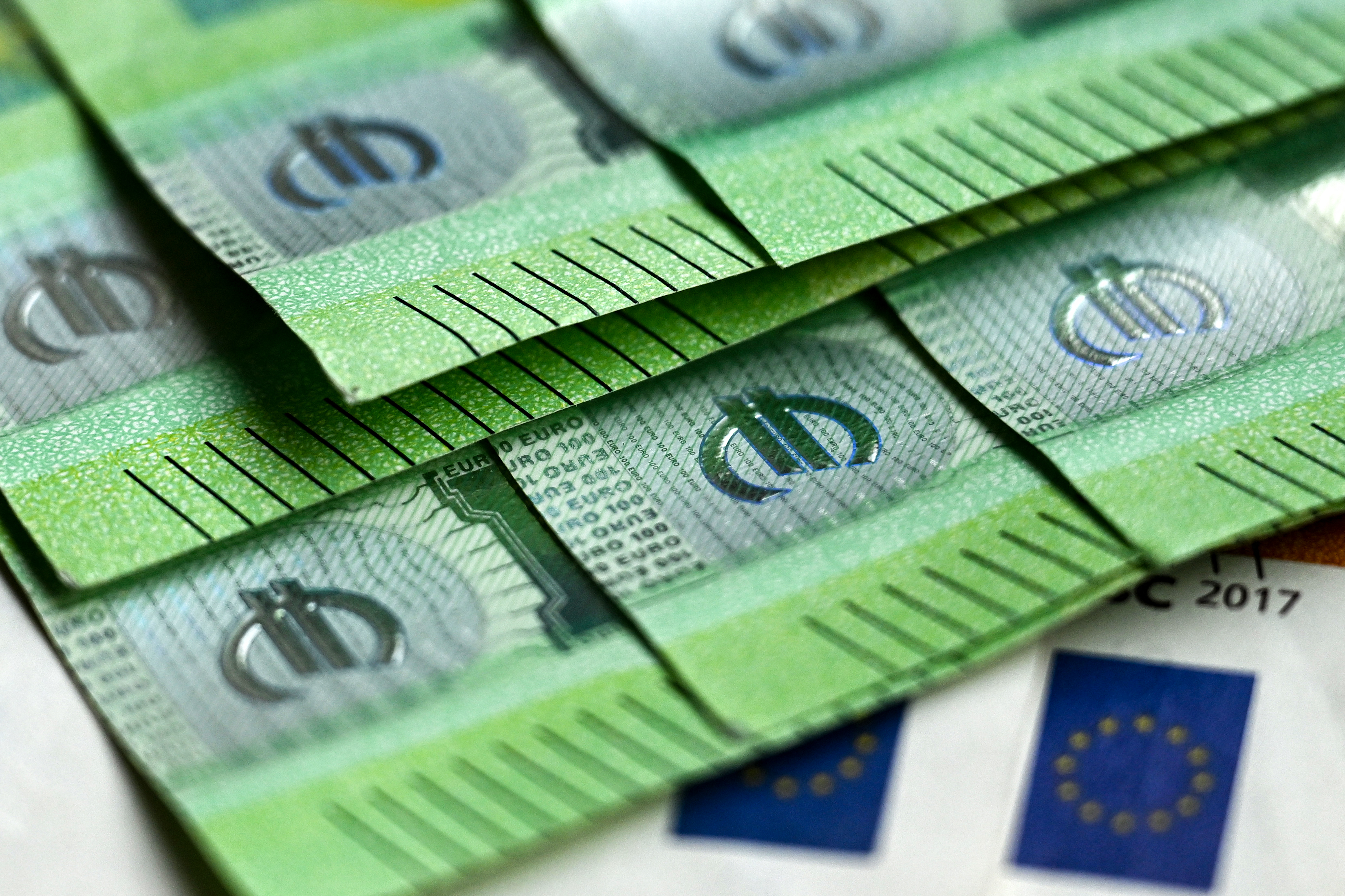 behind-vault-doors-how-euro-banknotes-are-checked-shredded-and