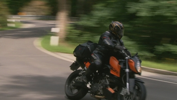 Accident extrêmement rare: Un motard frappé par la foudre dans l'est de la France