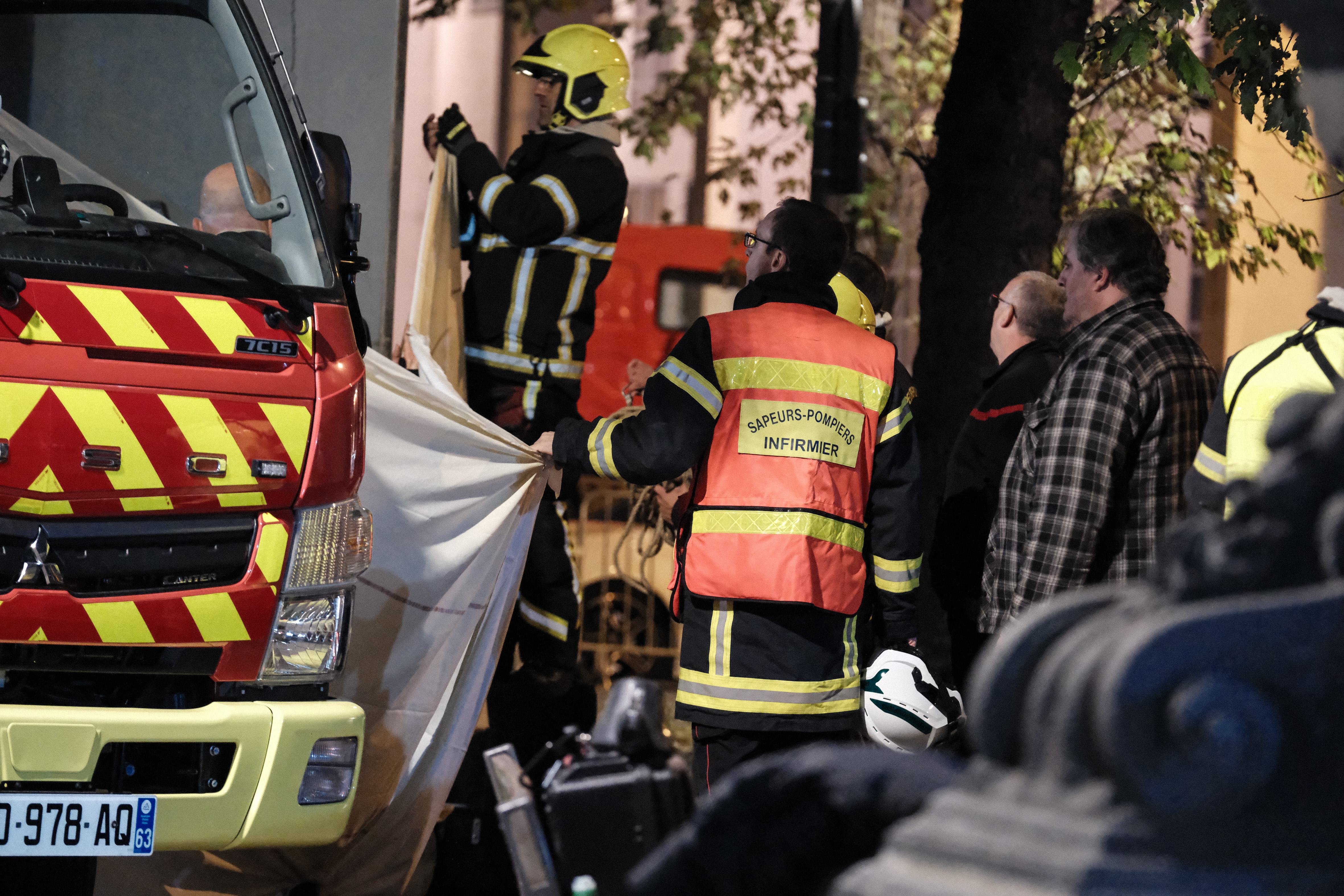 Image accompagnant « Incendie d'un immeuble à Clermont-Ferrand: Trois corps retrouvés dans les décombres ».