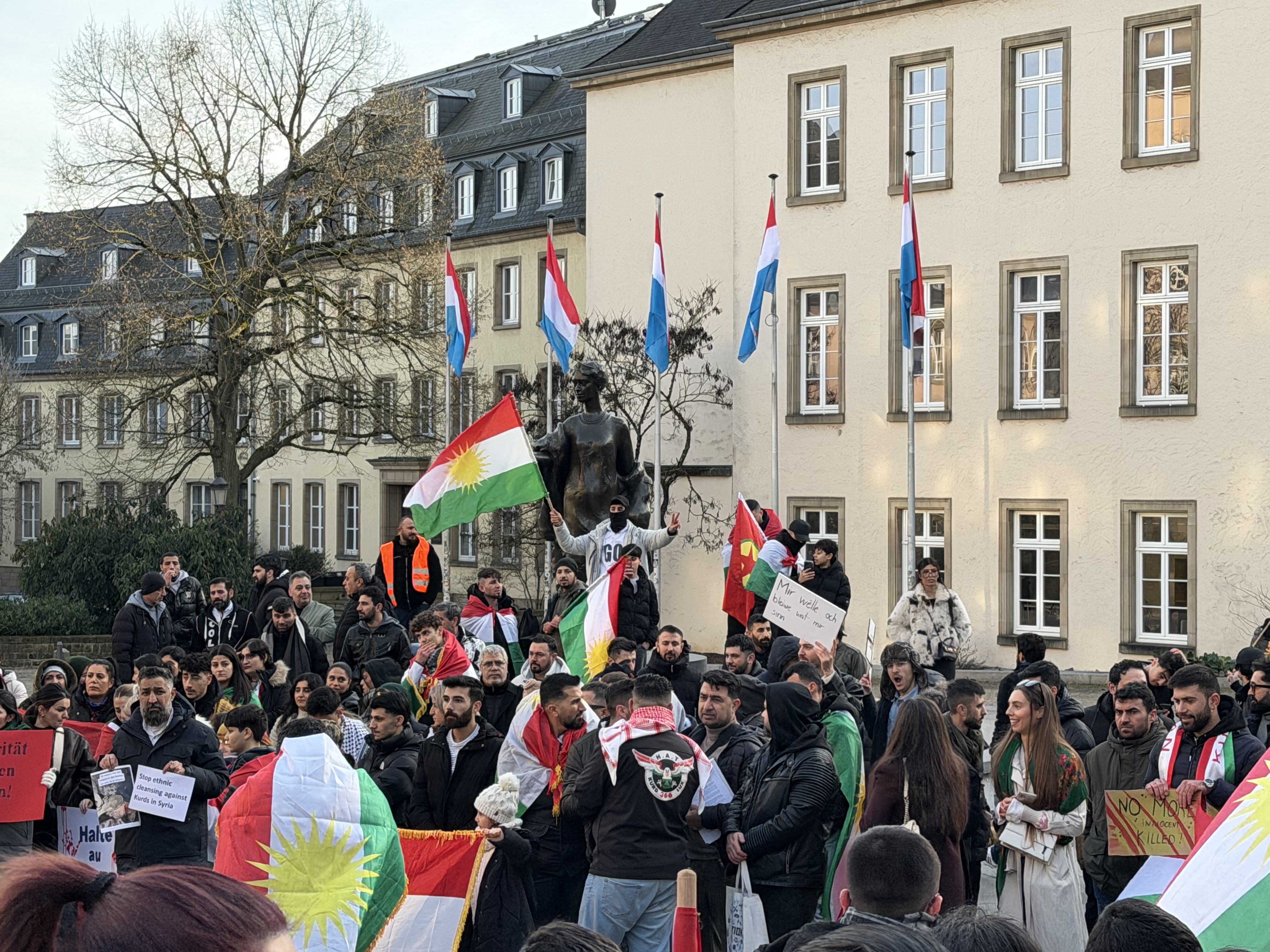 Calls for international support: Over 150 people demonstrate in support of Kurdish community