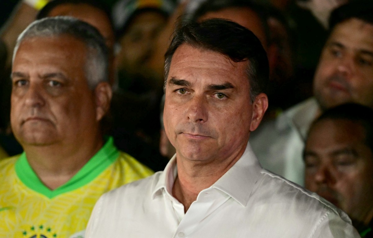 Am Viséier vun der Justiz: Flavio Bolsonaro flücht no Walnéierlag aus Brasilien