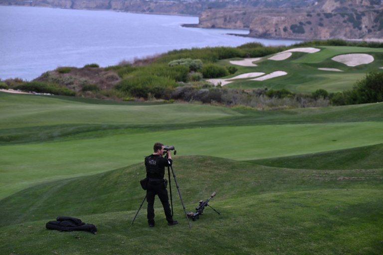 Californie: Un homme armé arrêté sur un golf de Trump, avant la visite du président