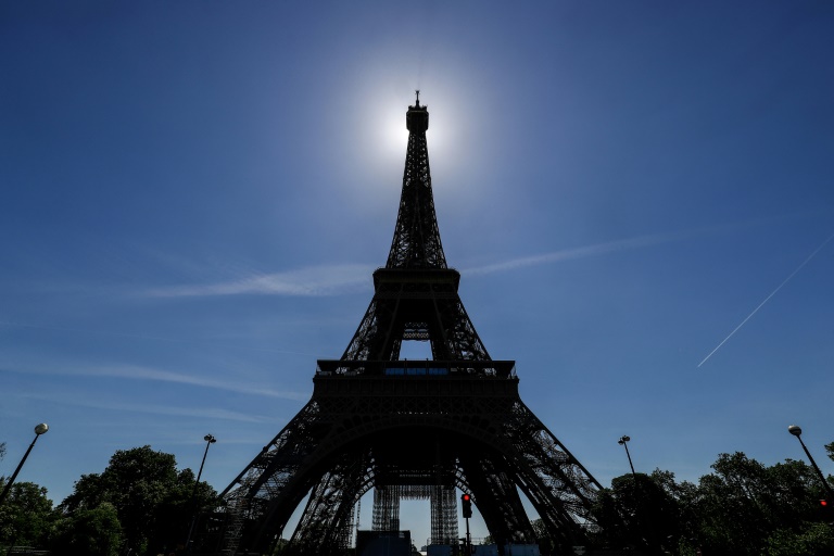 Femmes mises à l'écart: Le directeur de la tour Eiffel annonce son départ