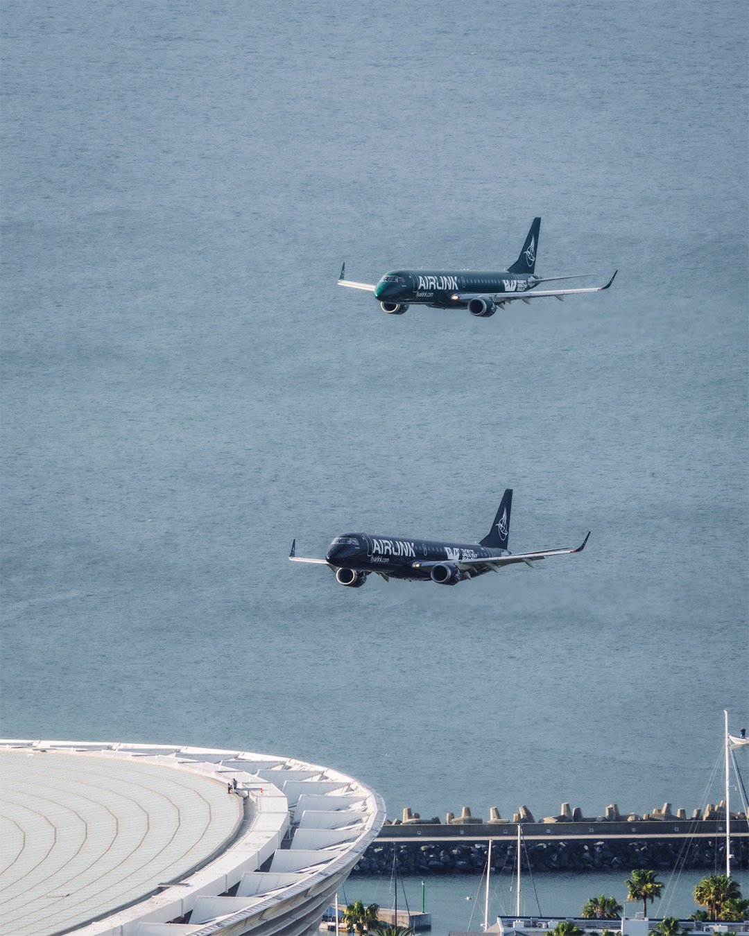 Avions à très basse altitude: Le survol d'un stade choque autant qu’il fascine