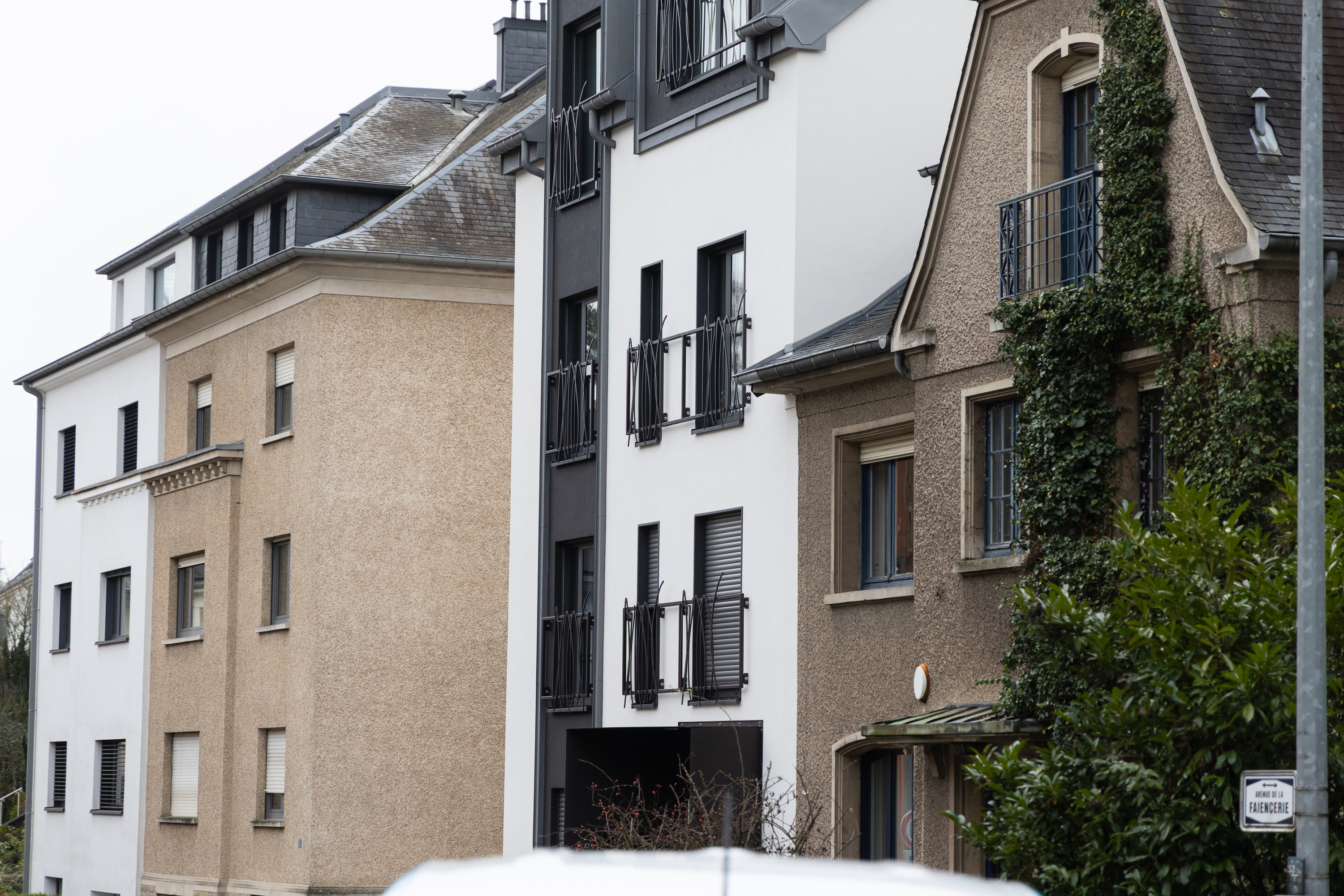 Déidlech Messerattack an Appartement um Lampertsbierg: Zweet Affer huet wuel Schlëmmeres verhënnert a war 10 Deeg op Intensivstatioun