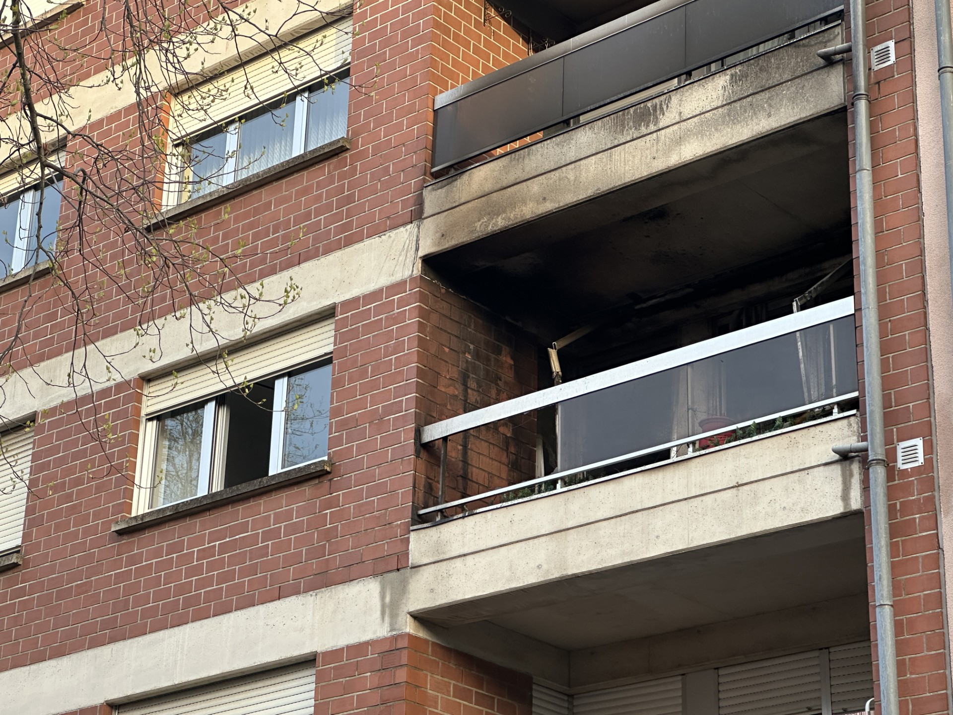 Asätz vum CGDIS: Feier an Appartement zu Esch a 4 Blesséierter bei Accident op der A4