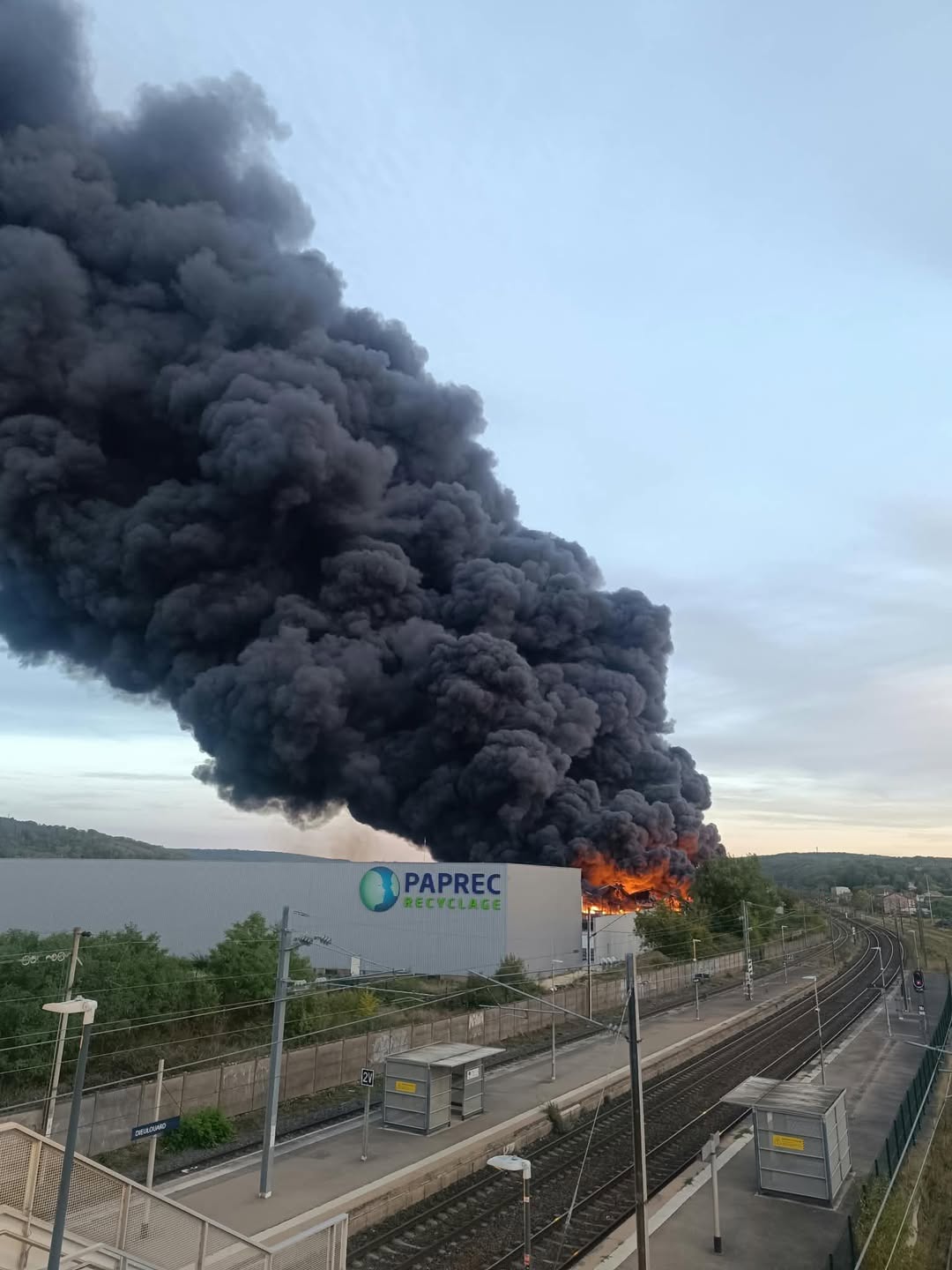 Immense colonne de fumée: Ce que l'on sait après le spectaculaire incendie à Dieulouard
