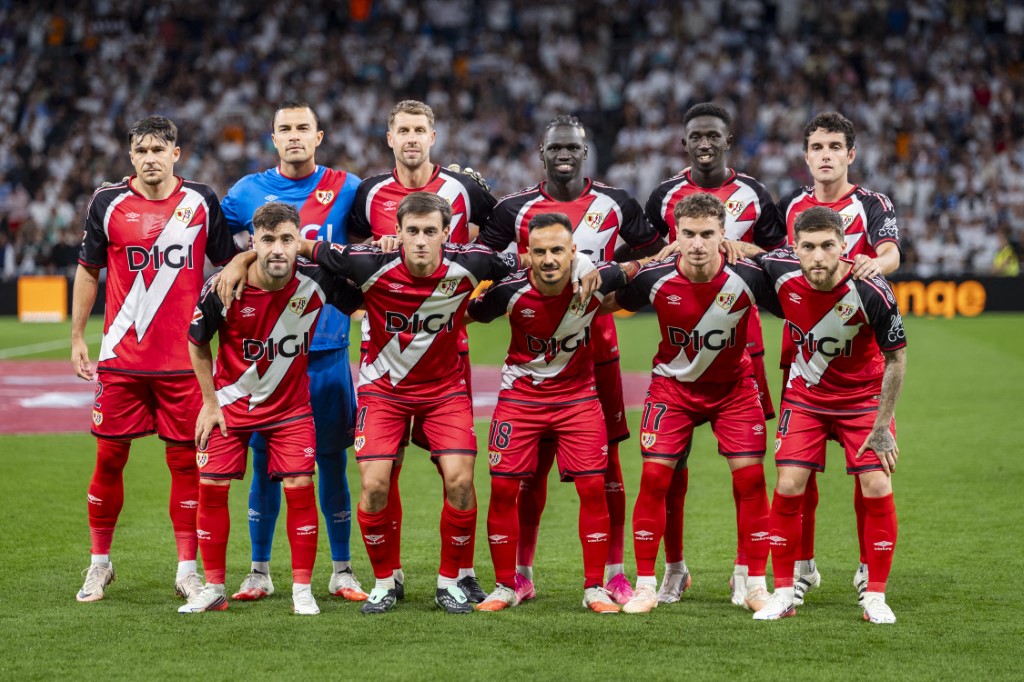 Spillofbroch a spuenescher La Liga: Pabeierfligeren a Protester vu Fans géint President a Stadionneibau