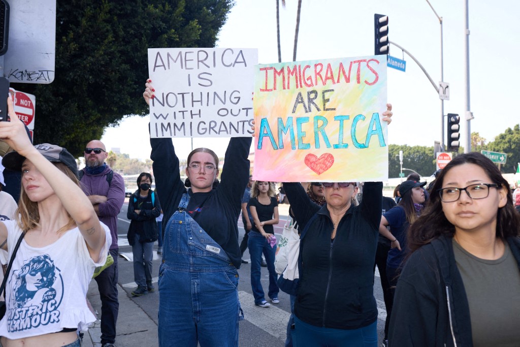 Visae gi verschäert: USA limitéiere Visae fir auslännesch Studenten a Journalisten