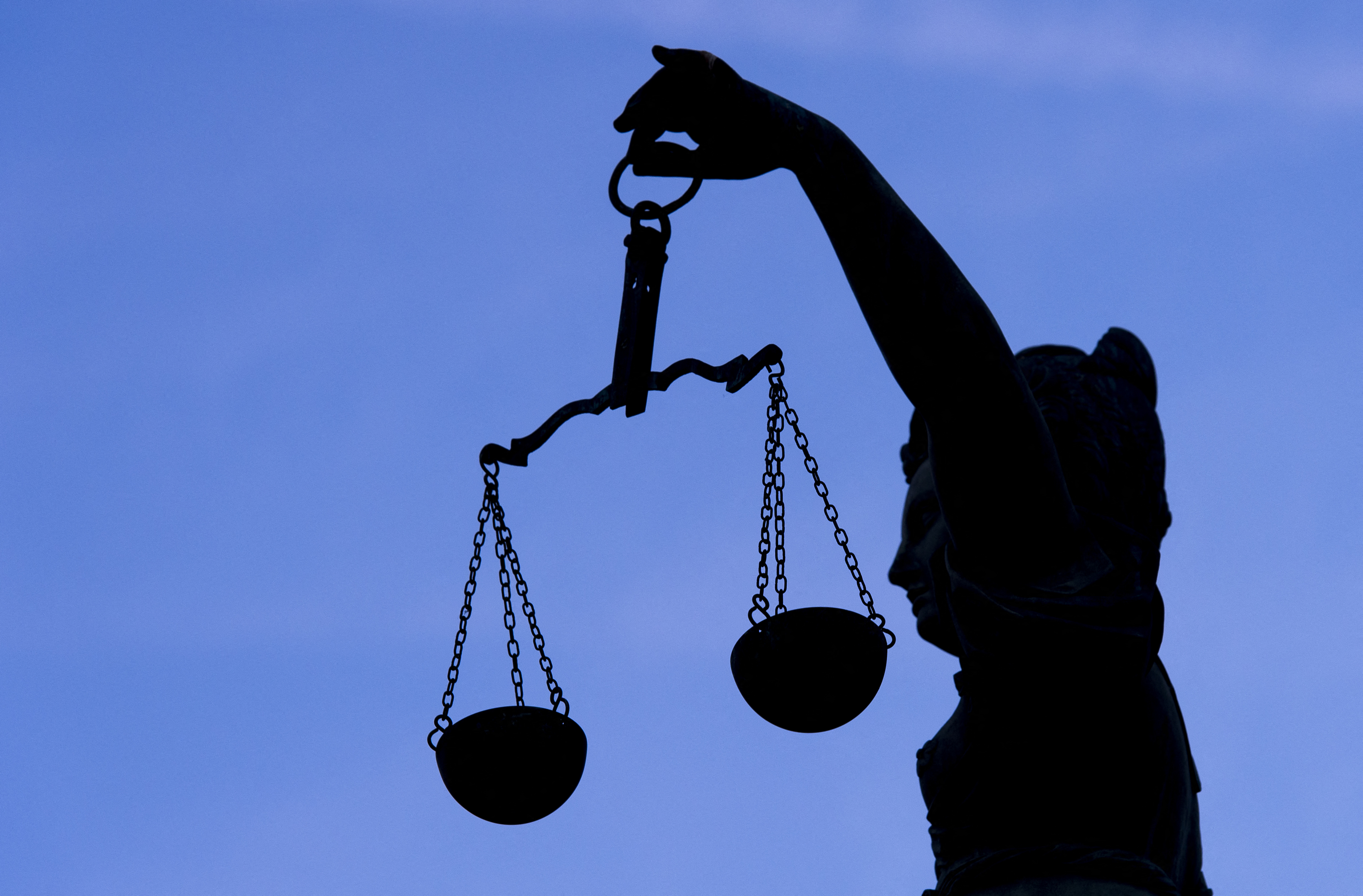 Affer vu Gruppevergewaltegung: Den Doud an de Suizid vun enger jonker Fra vu 25 Joer a Spuenien gi ganz emotional diskutéiert