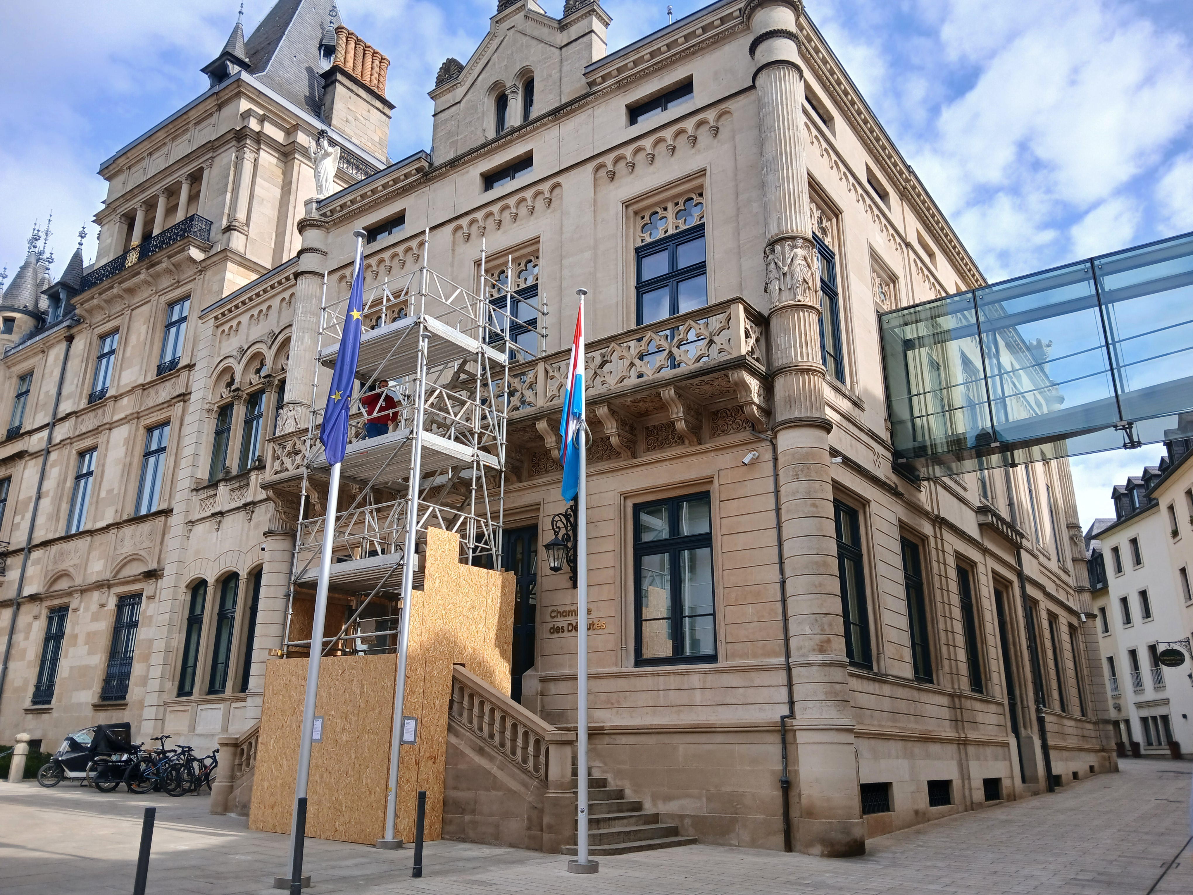 Differing reactions from MPs: Energy minister presents social climate plan to Chamber