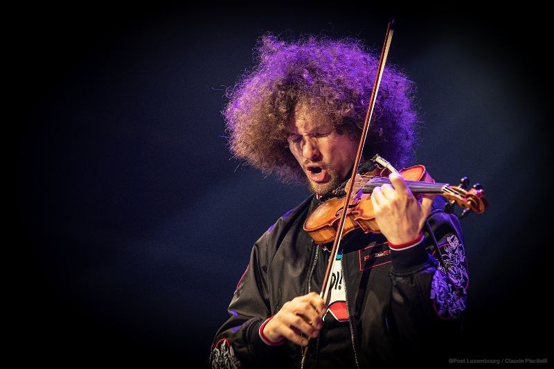 E Wierk fir Nationalfeierdag 2026: Jonke Komponist a Violonist Jean-Jacques Mailliet ka sech géint 8 Konkurrenten duerchsetzen