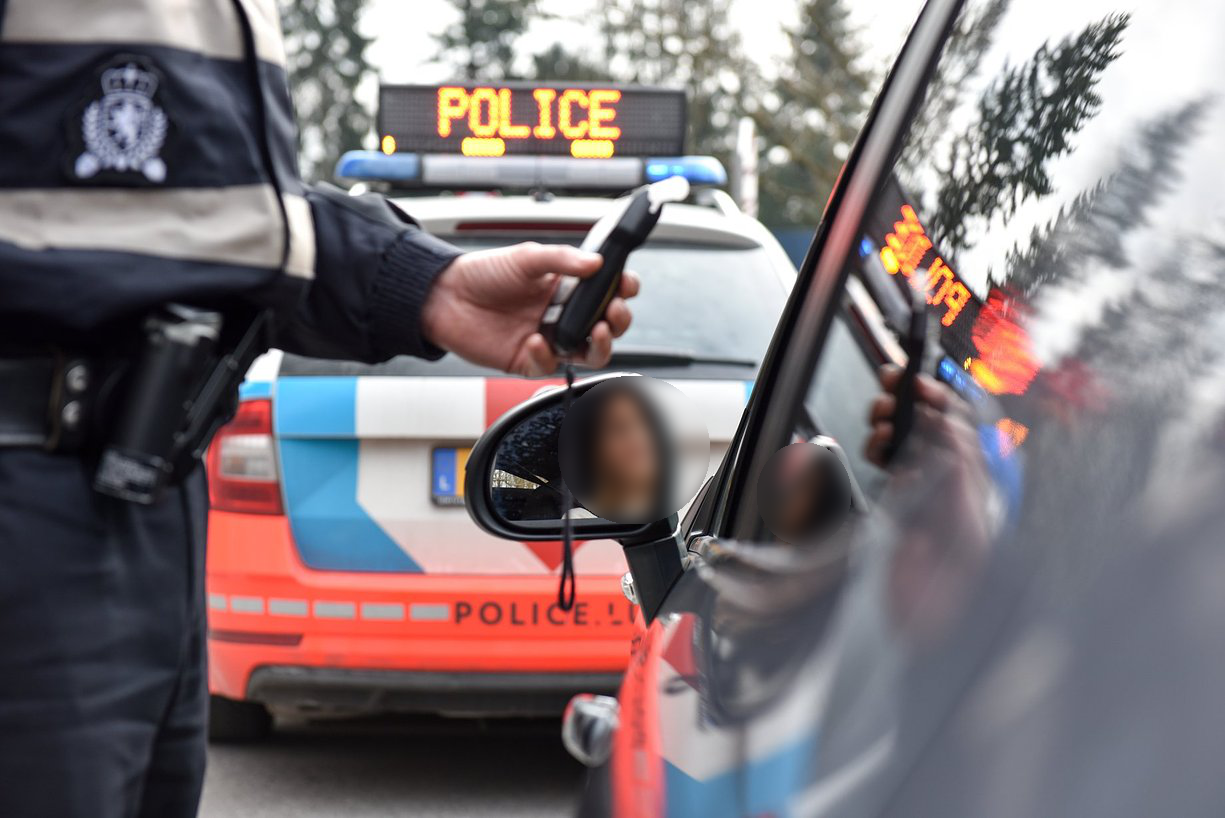 Oberkorn: Il percute une voiture venant de face puis trois véhicules stationnés