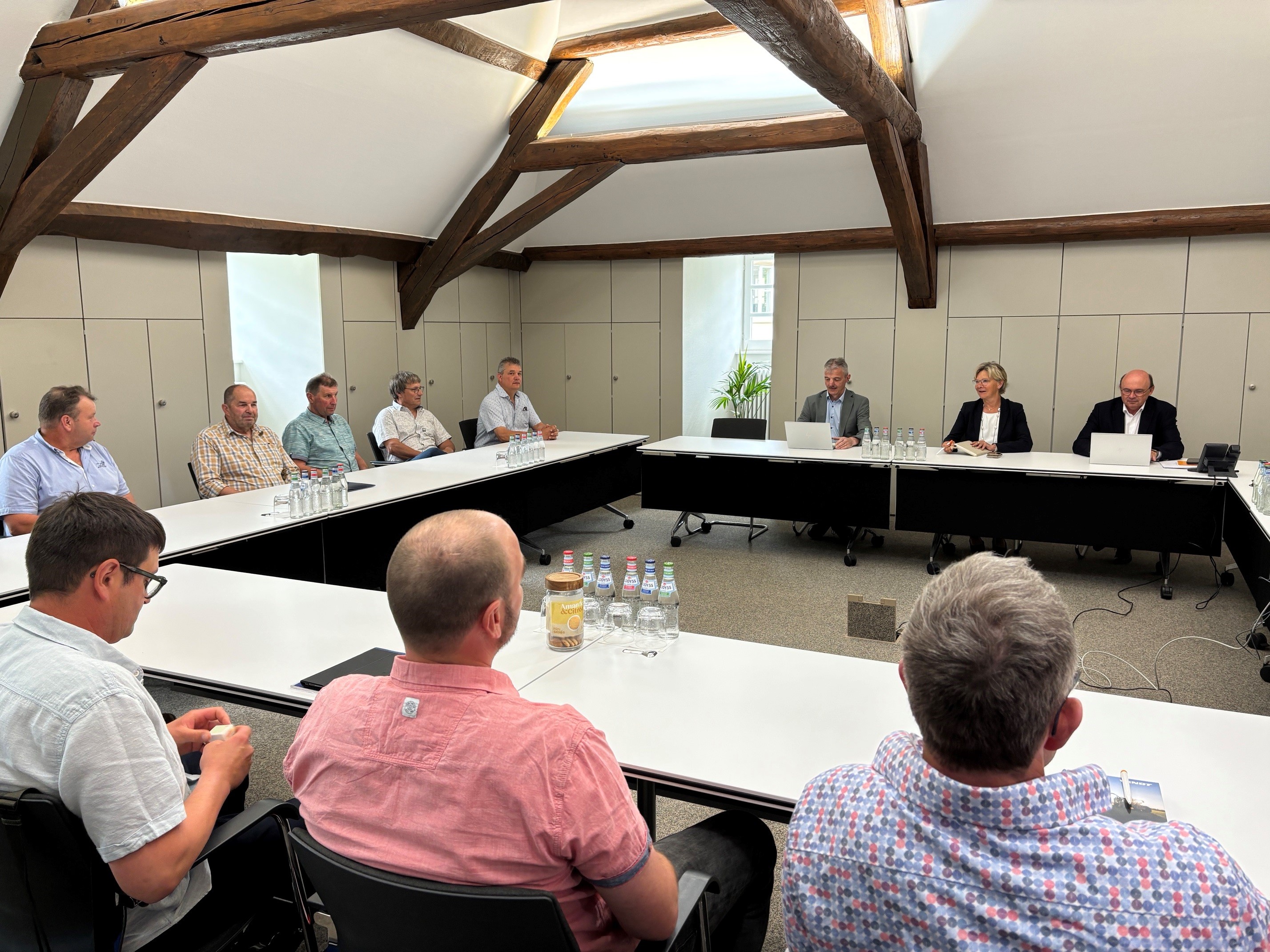 Reunioun vun de Mëllechbauere mat der Landwirtschaftsministesch: Regierung wëllt vermëttelen, d'Prolek wëllt kee Boykott vun EKABE-Produiten