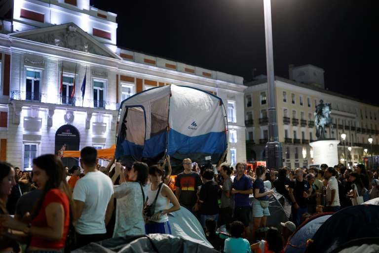 "Des loyers déconnectés des salaires": Des manifestants campent dans le centre de Madrid